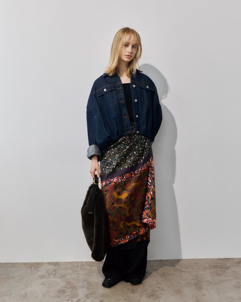 DRIES VAN NOTEN デニムジャケットとスカーフスカートのルック