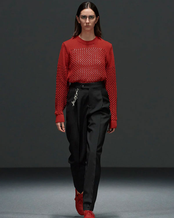 赤を主役にしたランウェイLOOK