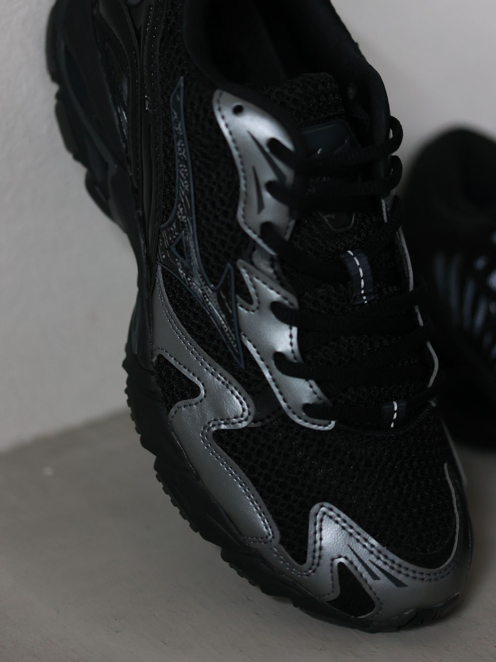 MIZUNOのスニーカー着用イメージ