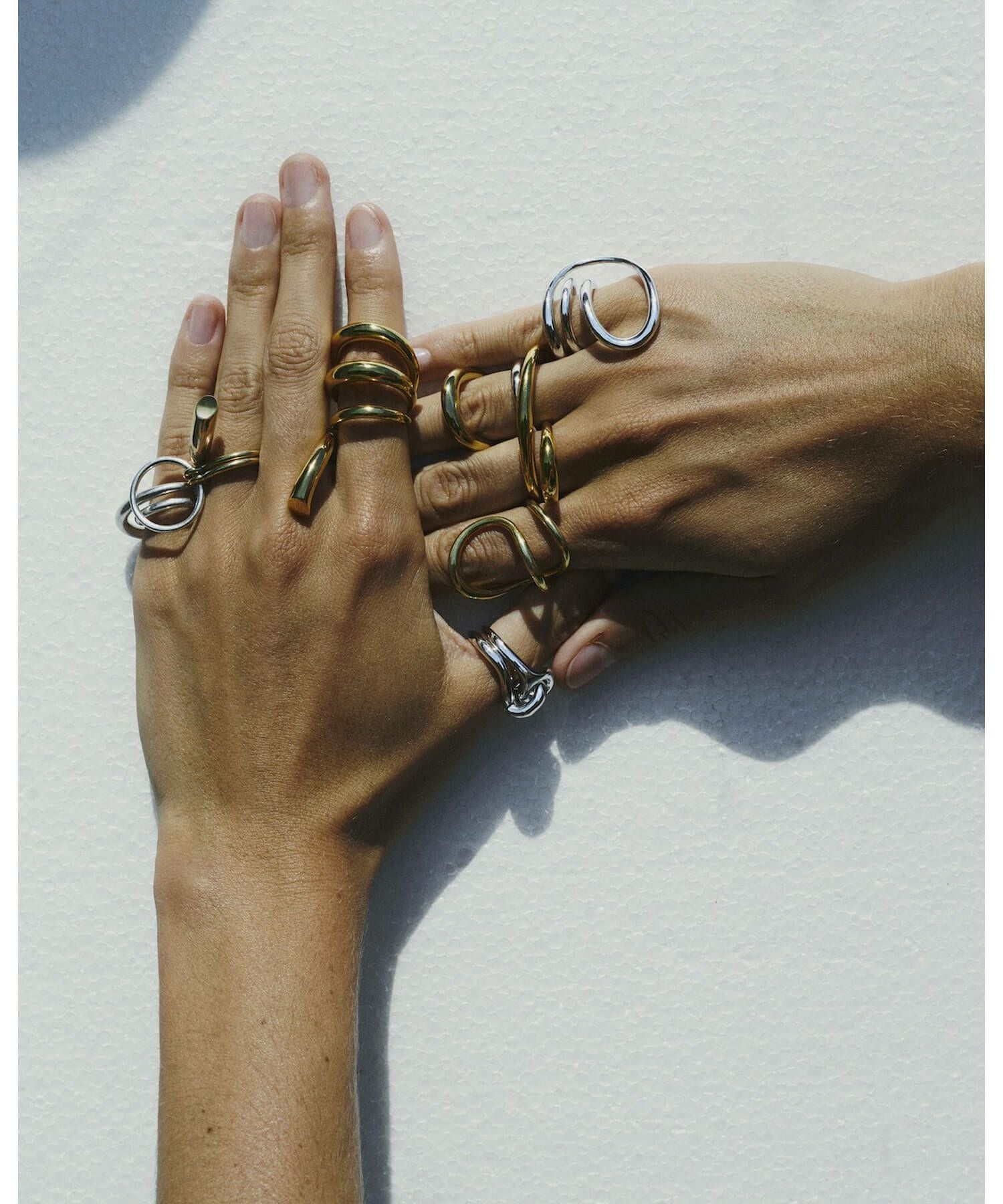 Charlotte Chesnais(シャルロットシェネ)】 BAGUE RIBBON RING