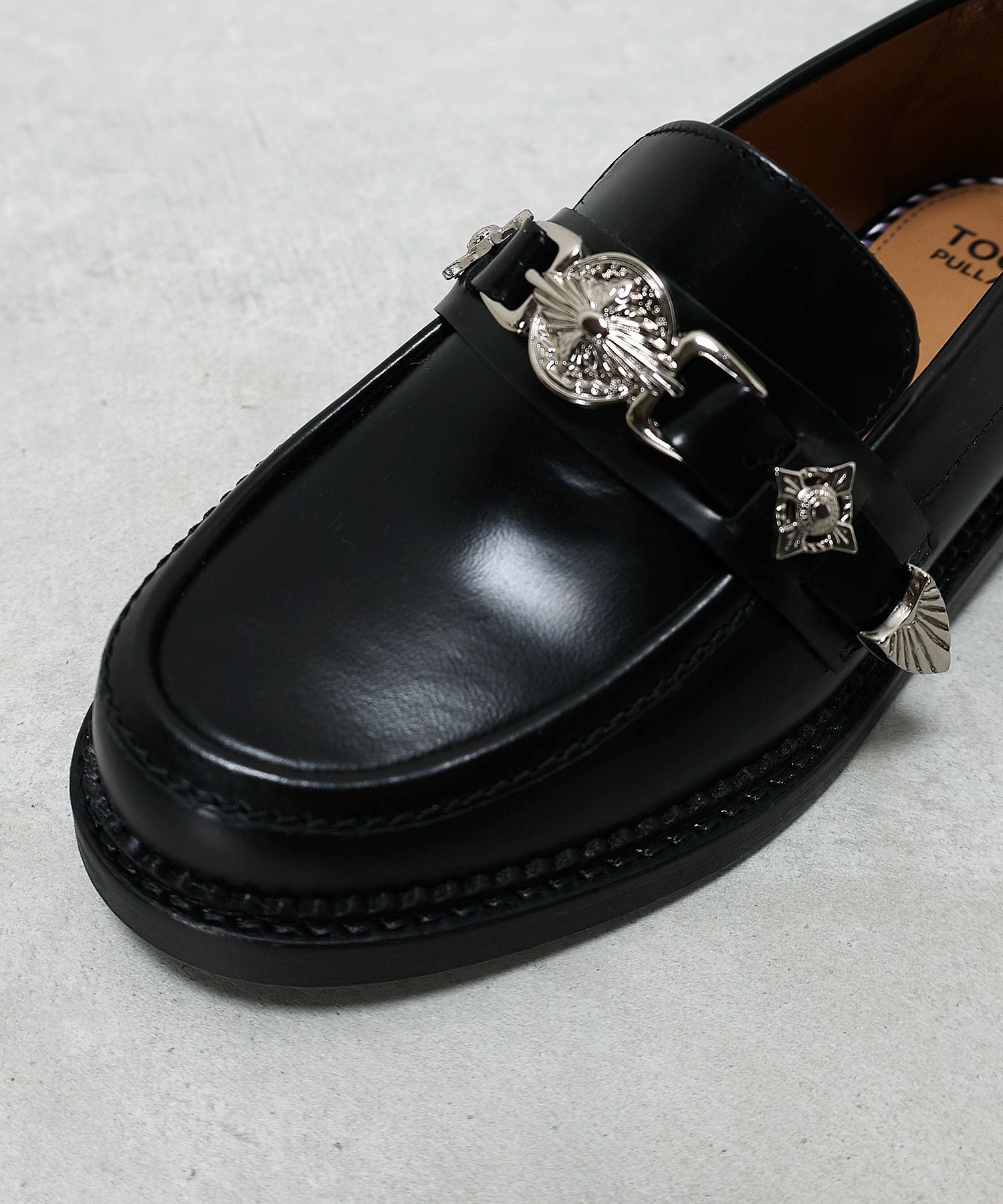 TOGA PULLA(トーガプルラ)】 METAL LOAFERS｜PARIGOT ONLINE（パリゴ
