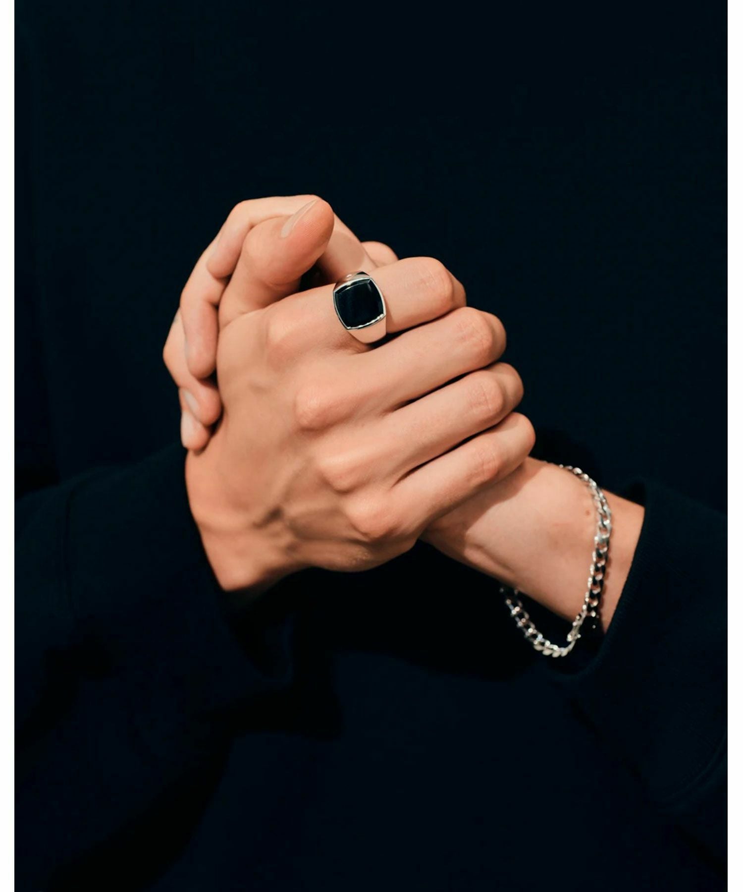 TOM WOOD(トムウッド)】 Cushion Polished Black Onyx リング｜PARIGOT