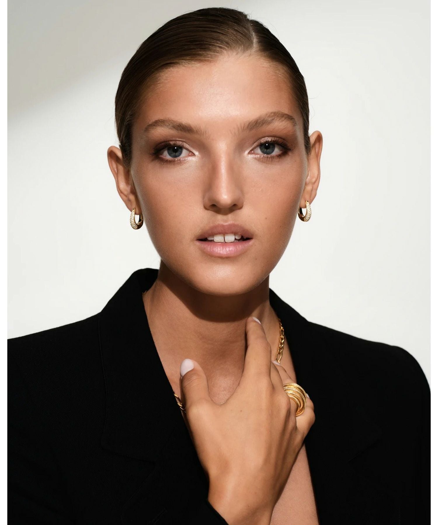 TOM WOOD(トムウッド)】 Liz Hoops Pave Gold ピアス｜PARIGOT ONLINE