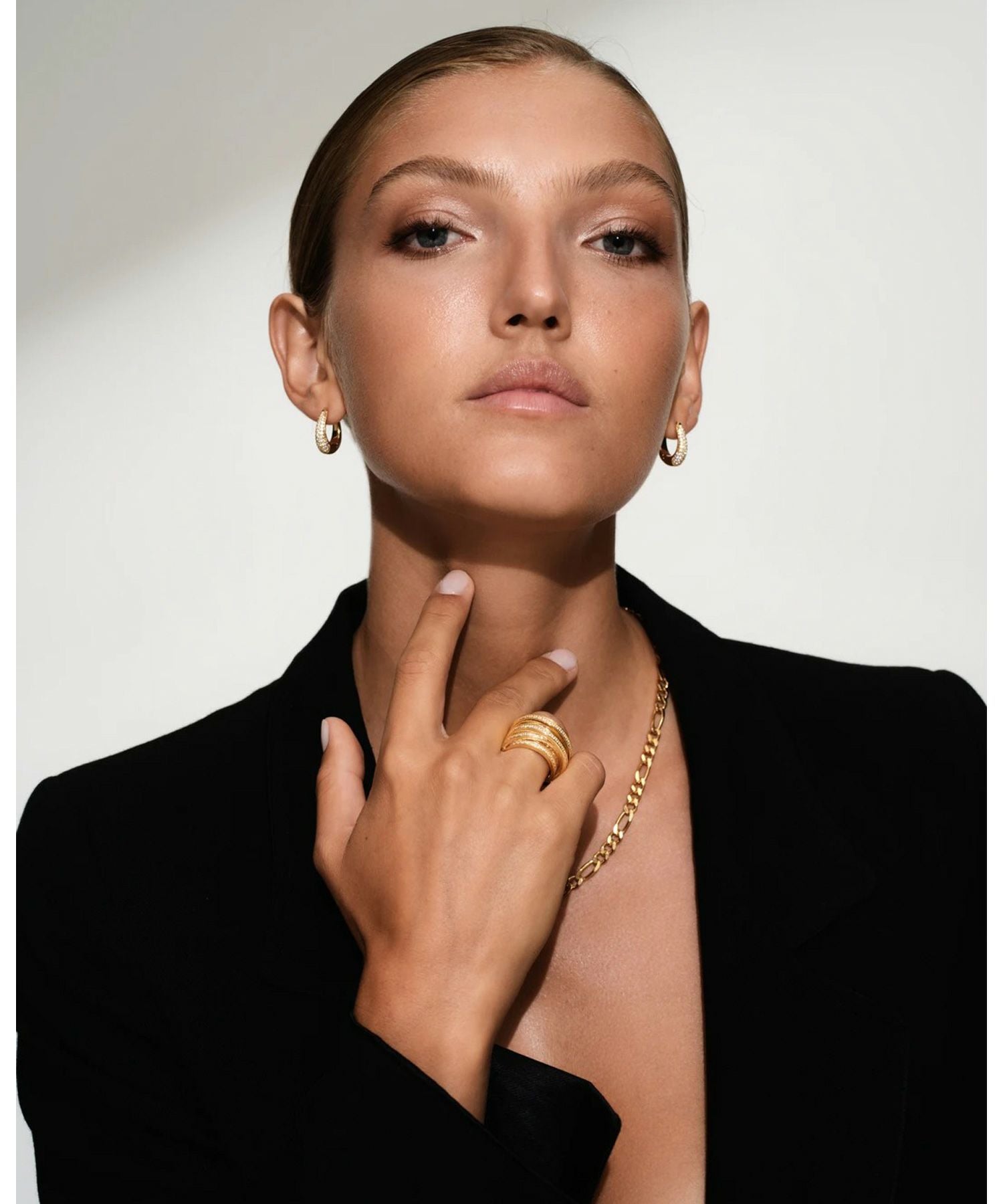 TOM WOOD(トムウッド)】 Liz Hoops Pave Gold ピアス｜PARIGOT ONLINE