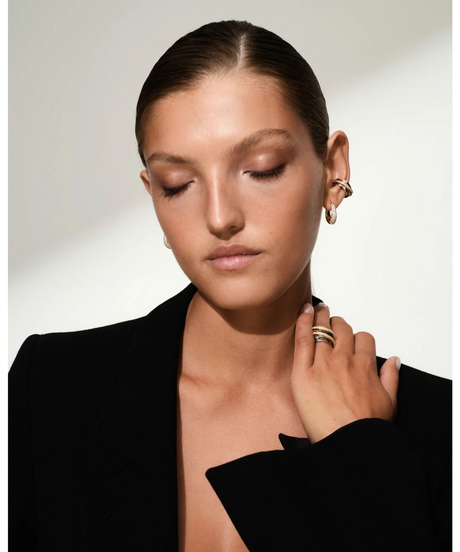 TOM WOOD(トムウッド)】 Liz Hoops Pave Gold ピアス｜PARIGOT ONLINE