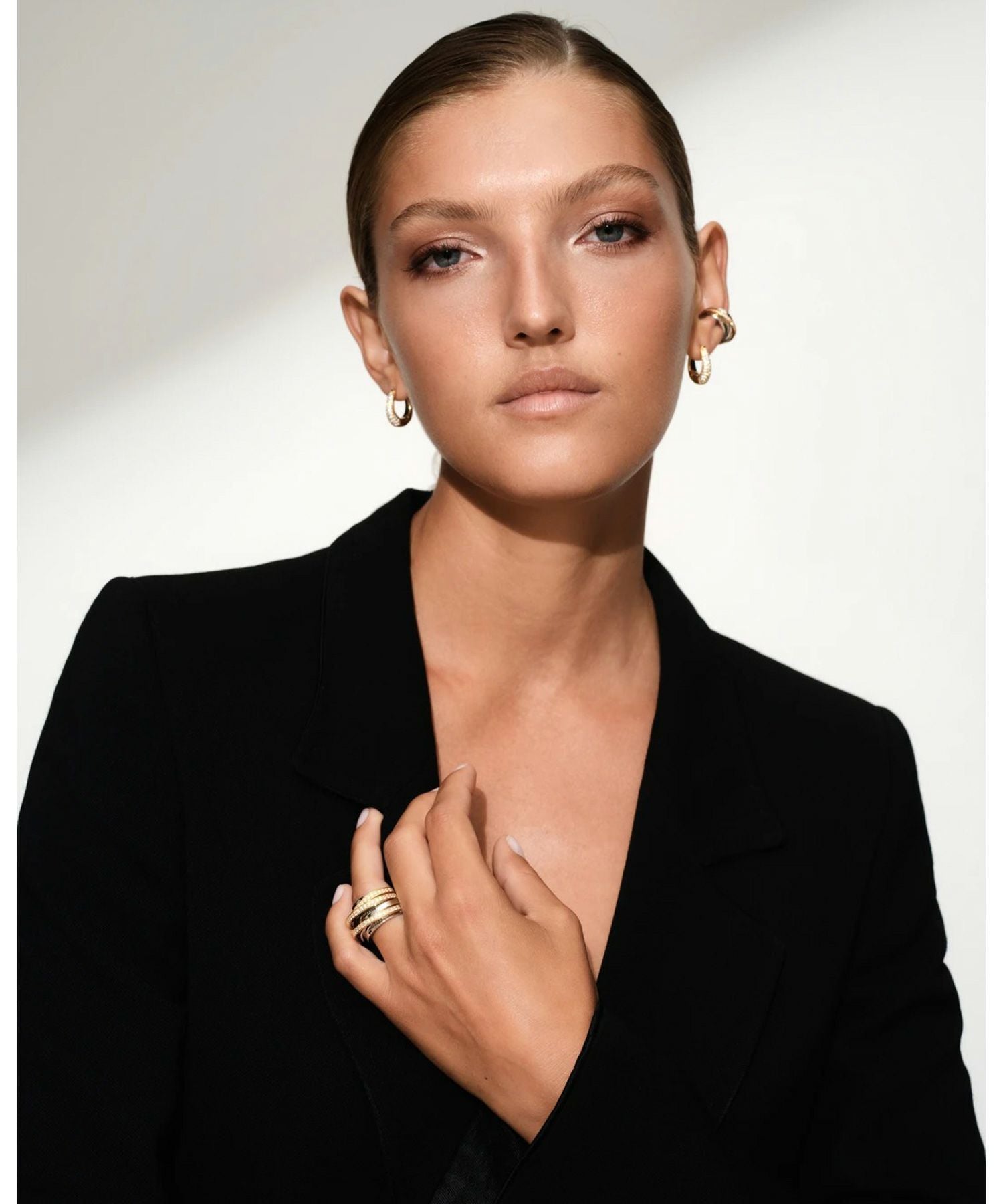 TOM WOOD(トムウッド)】 Liz Hoops Pave Gold ピアス｜PARIGOT ONLINE