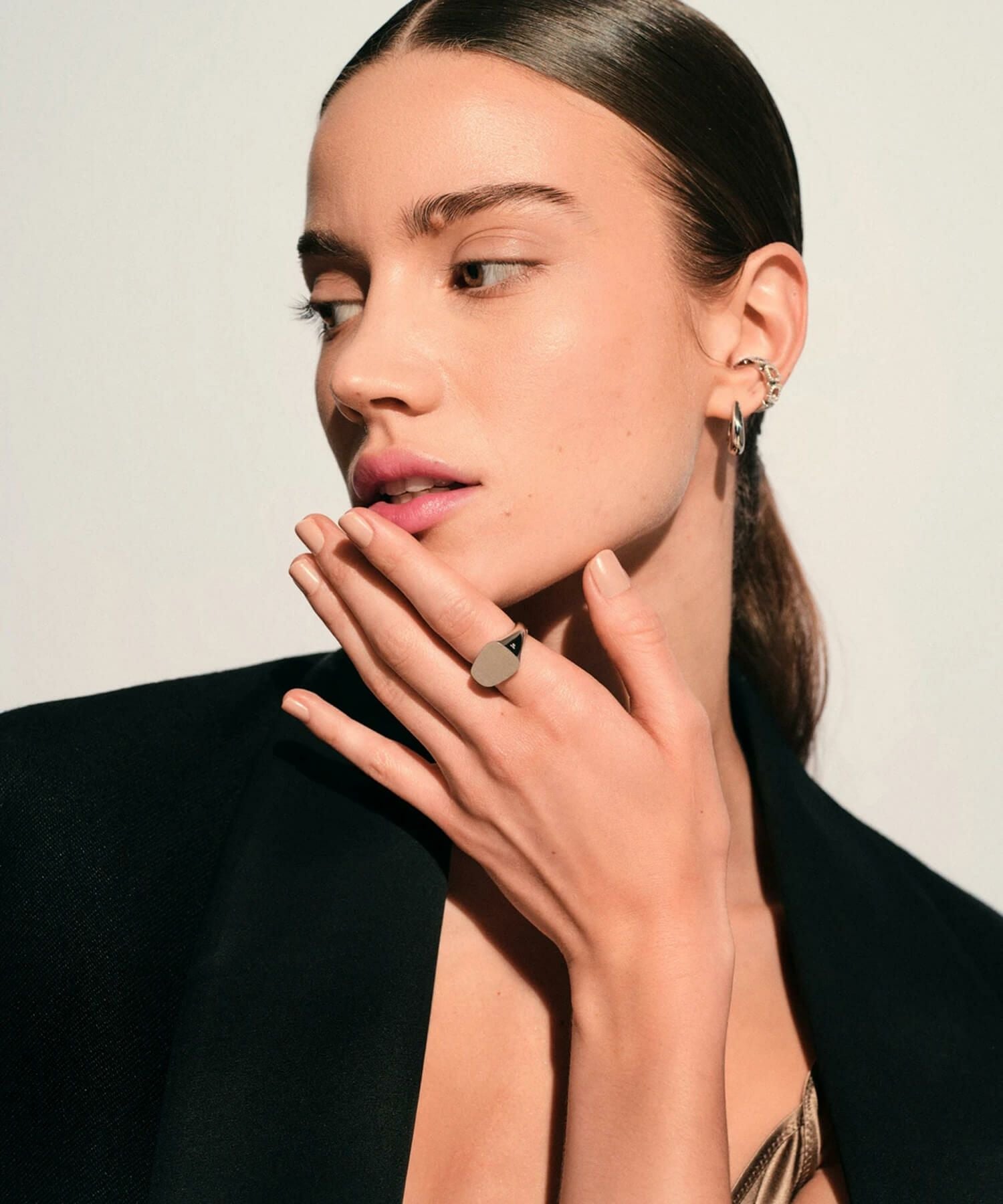TOM WOOD(トムウッド)】 Liz Hoops ピアス｜PARIGOT ONLINE（パリゴ