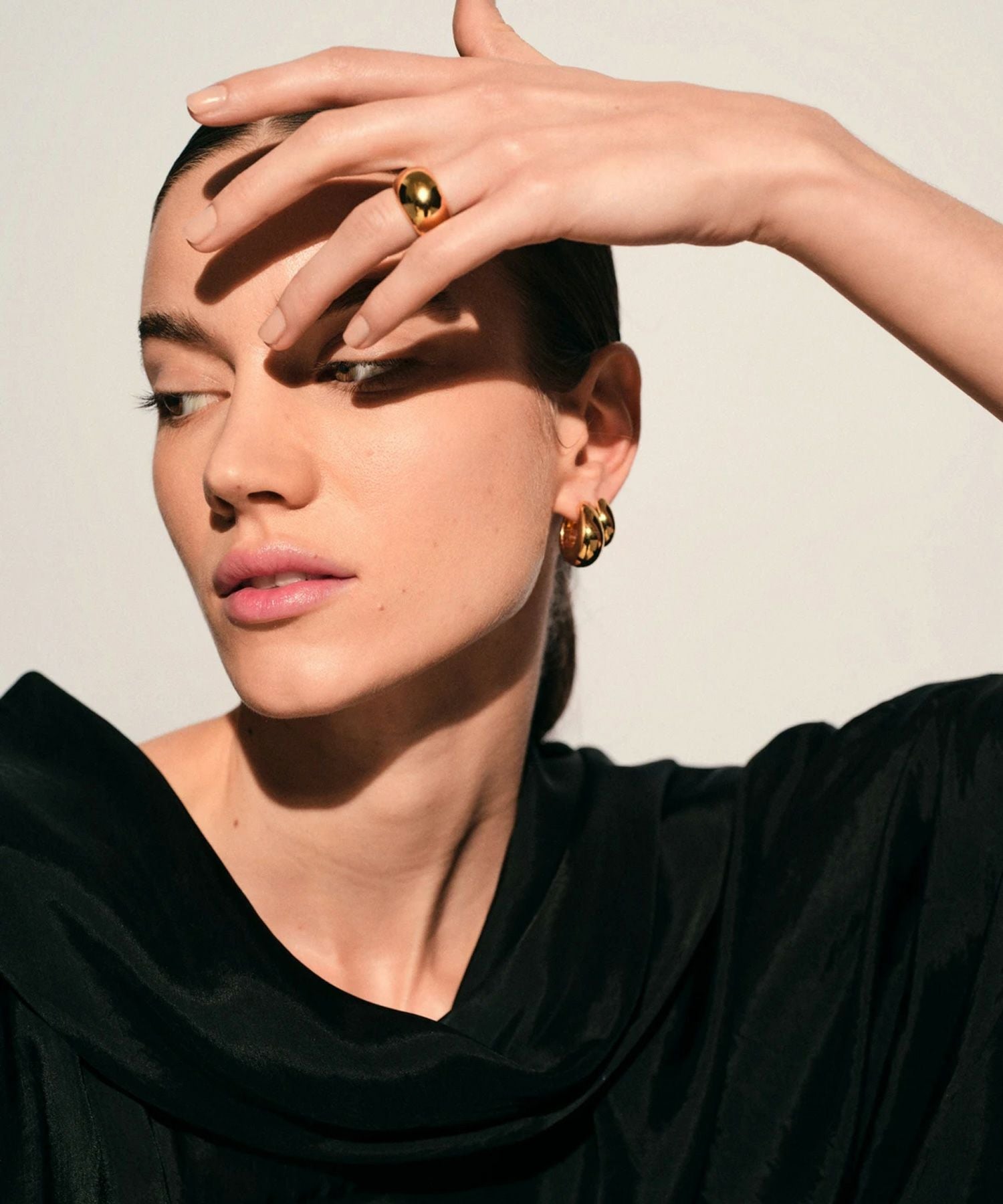 TOM WOOD(トムウッド)】 Ice Hoop Small Gold ピアス｜PARIGOT ONLINE
