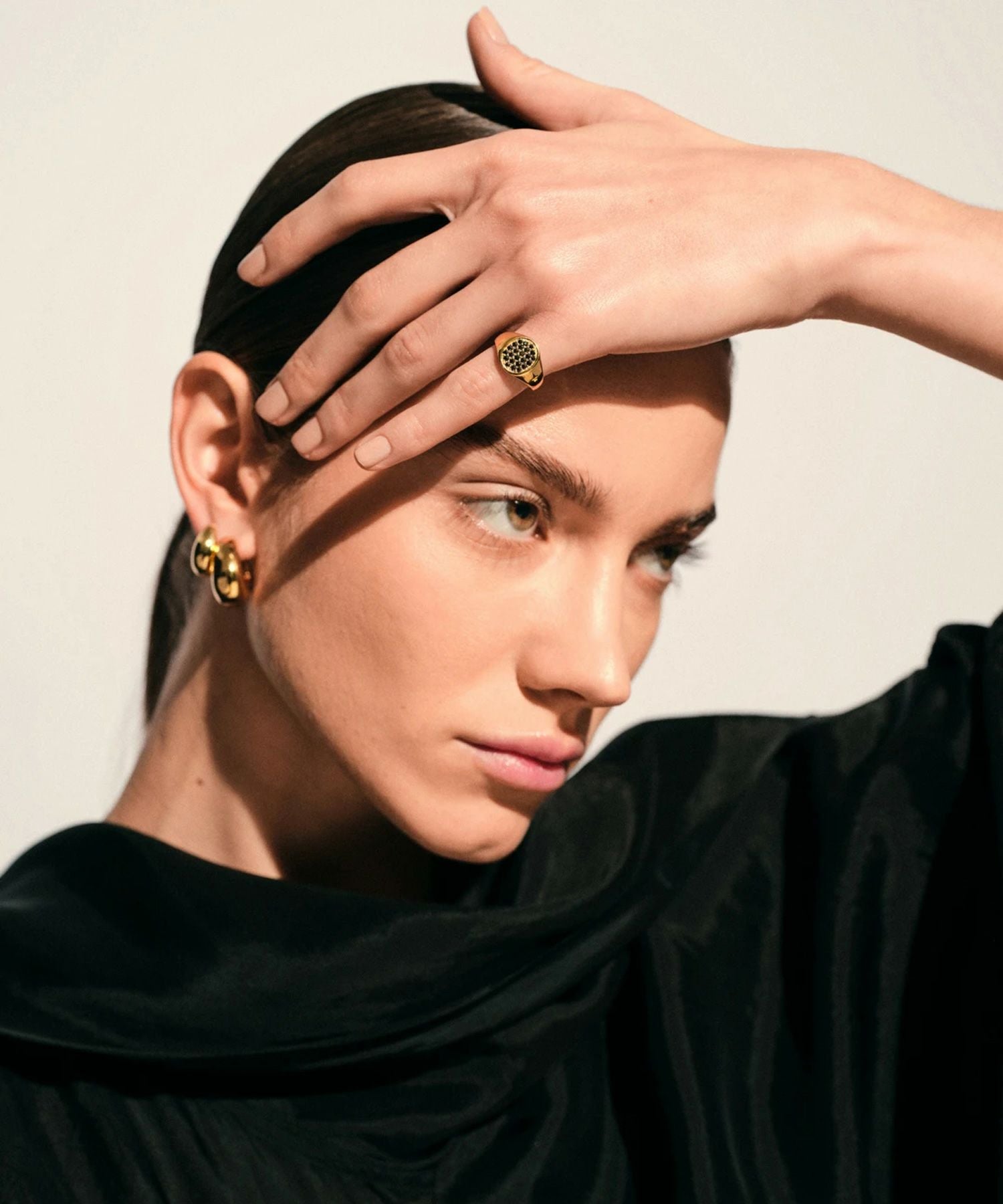 TOM WOOD(トムウッド)】 Ice Hoop Small Gold ピアス｜PARIGOT ONLINE