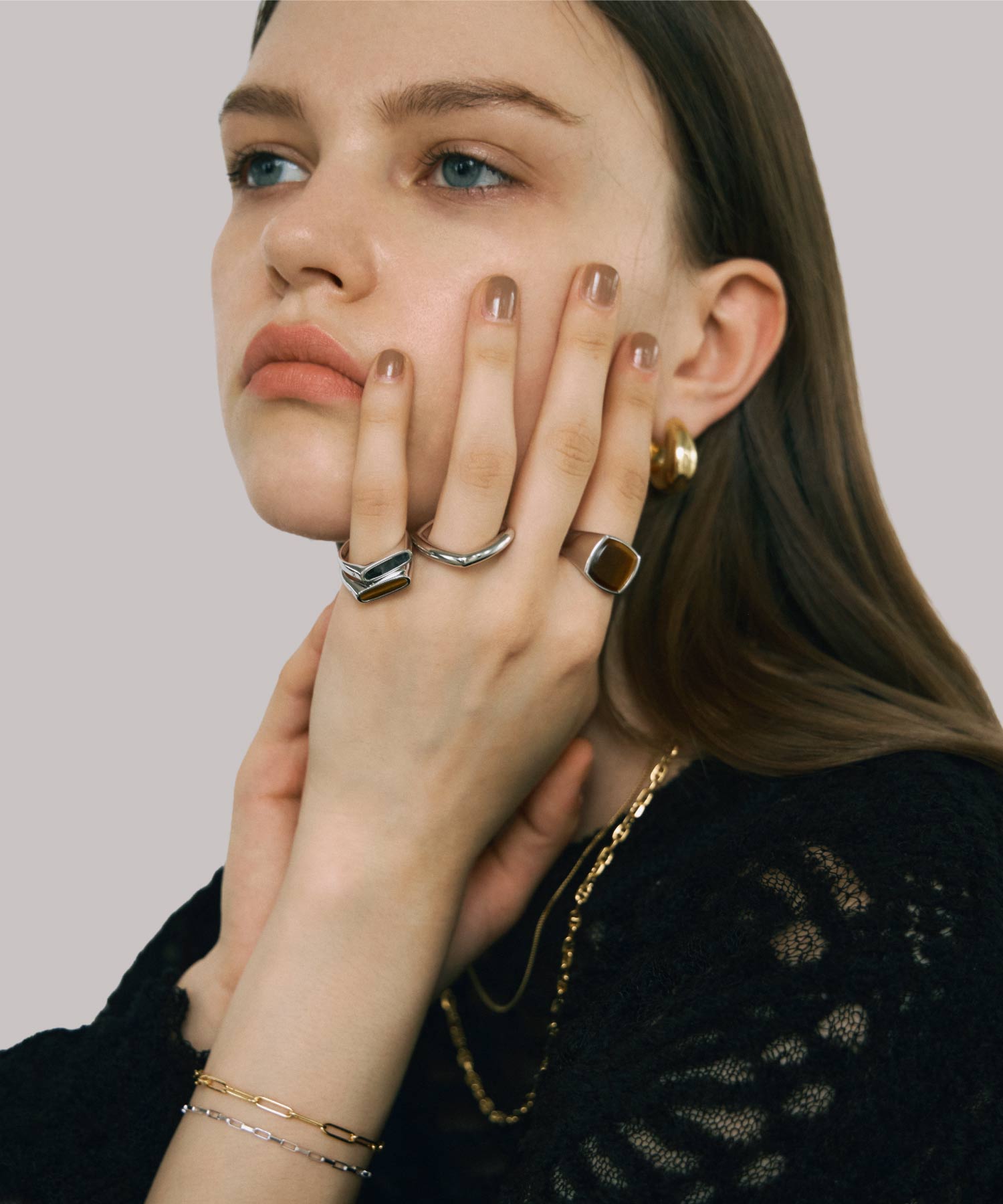 TOM WOOD(トムウッド)】 Ice Hoop Medium Gold ピアス｜PARIGOT ONLINE