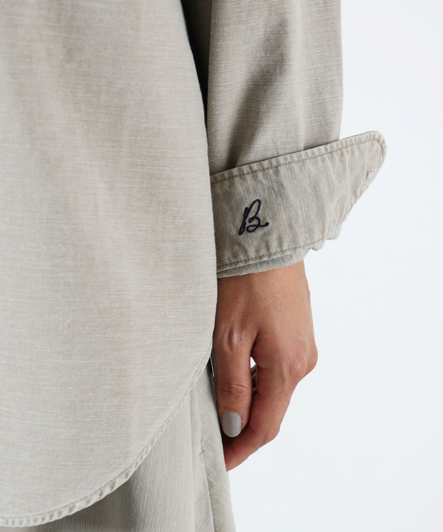 MADISONBLUE(マディソンブルー)】 HAMPTON BACK SATIN SHIRT｜PARIGOT