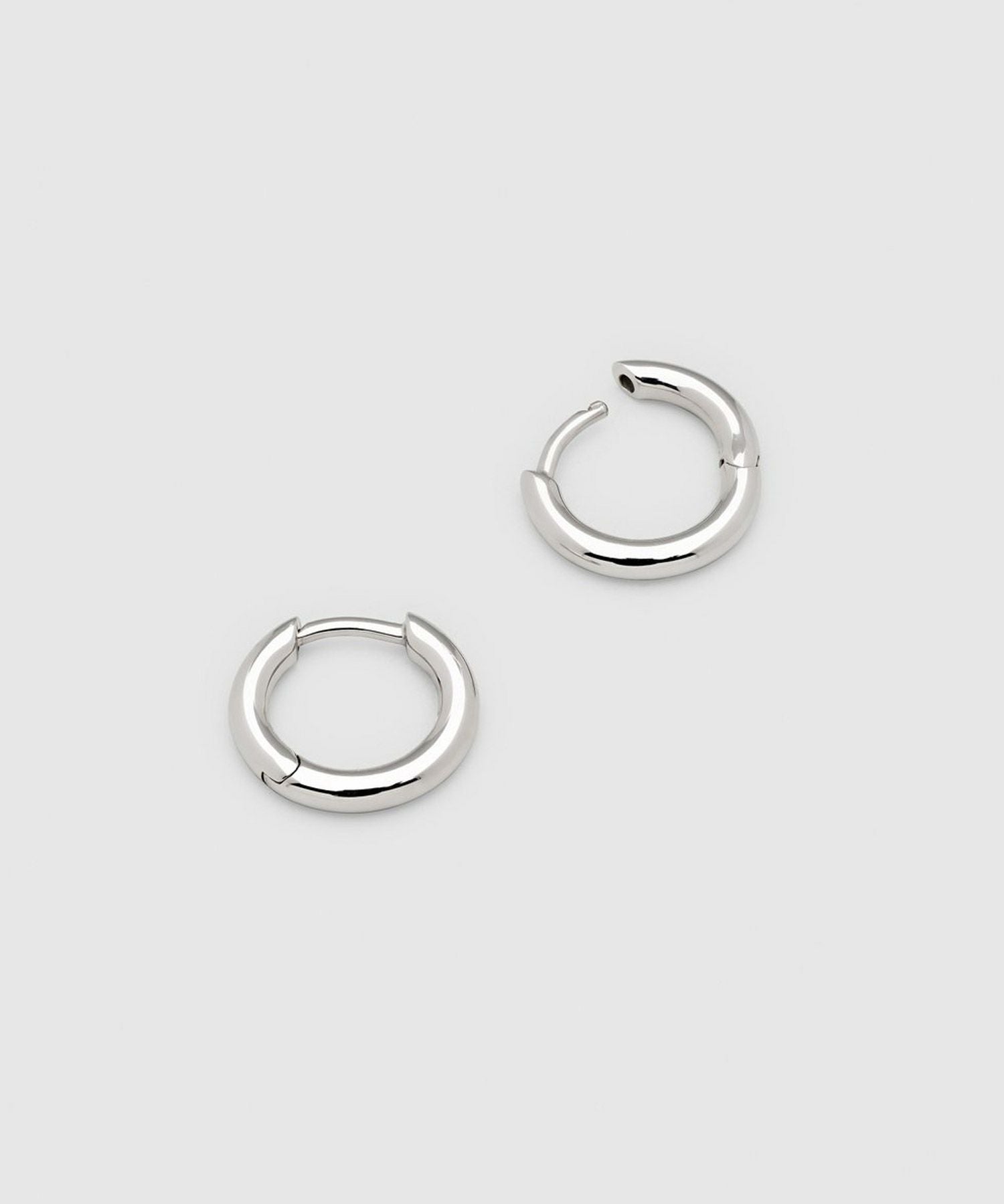 TOM WOOD(トムウッド)】 Classic Hoop Small ピアス｜PARIGOT ONLINE