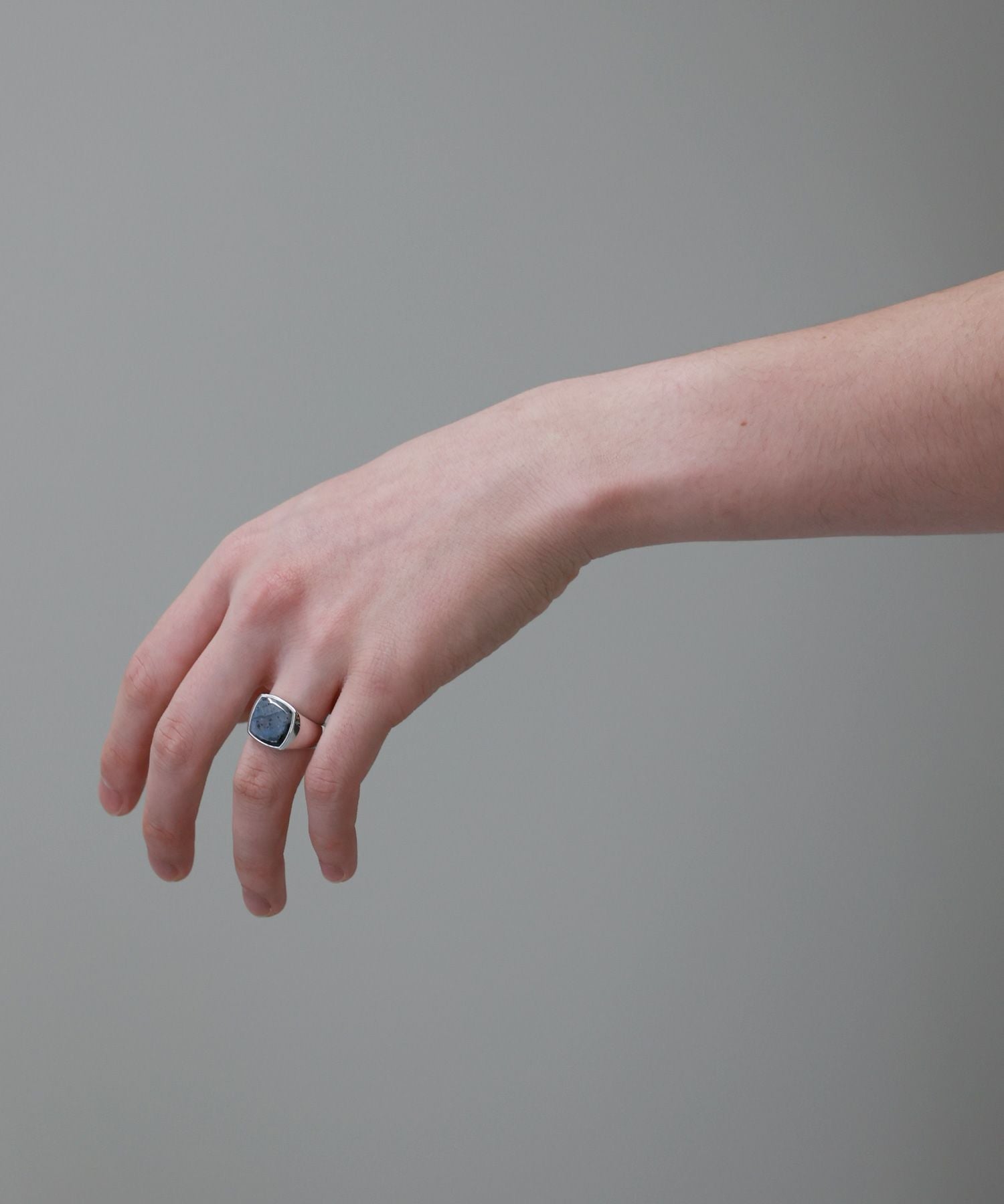 TOM WOOD(トムウッド)】 Cushion Larvikite リング｜PARIGOT ONLINE