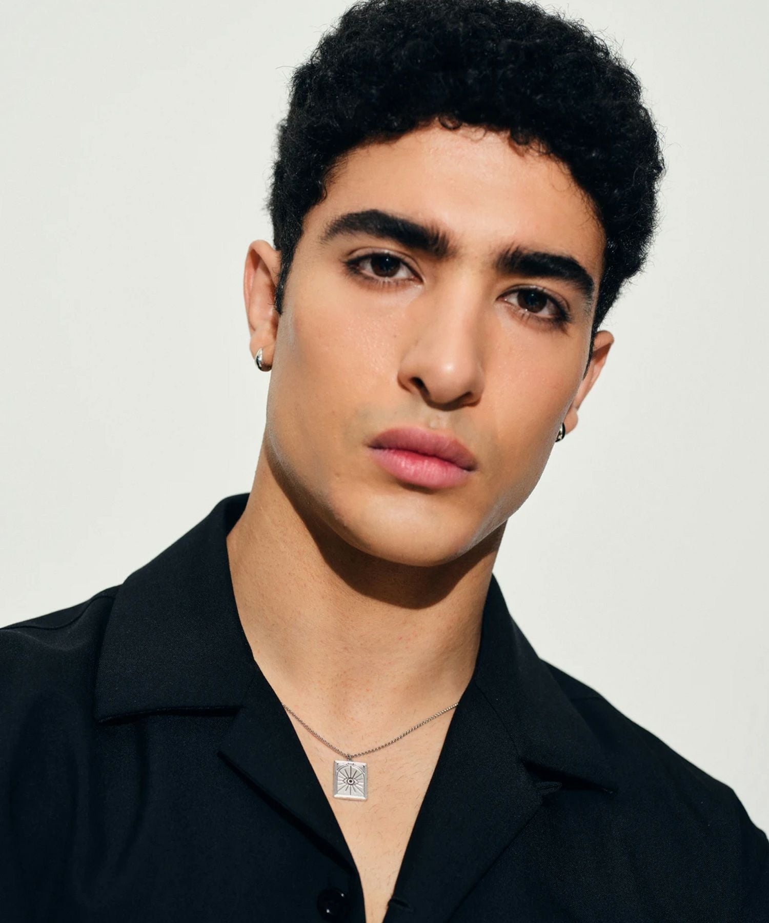 TOM WOOD(トムウッド)】 Ice Huggies ピアス｜PARIGOT ONLINE（パリゴ