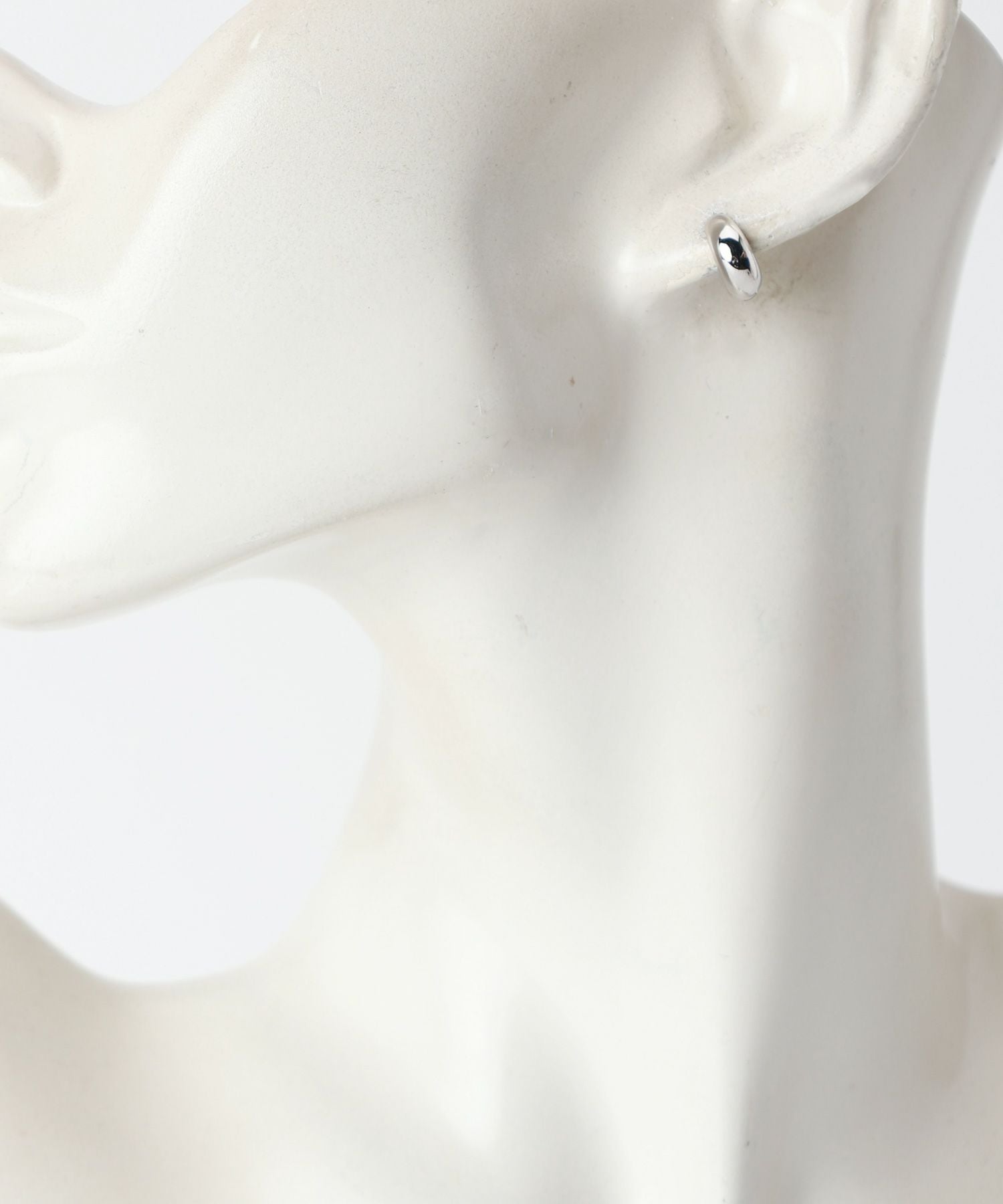 TOM WOOD(トムウッド)】 Ice Huggies ピアス｜PARIGOT ONLINE（パリゴ