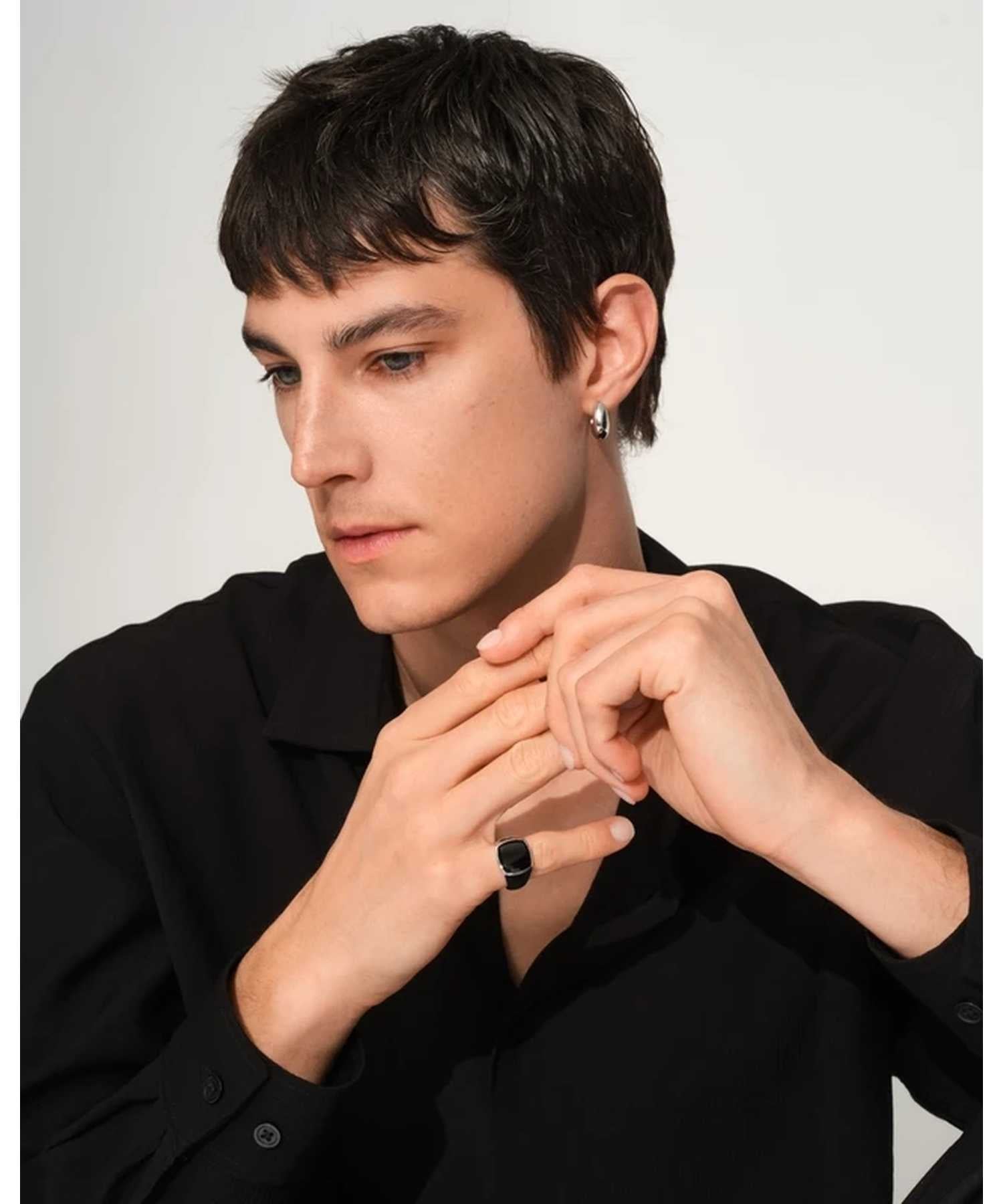 TOM WOOD(トムウッド)】 Cushion Polished Black Onyx リング｜PARIGOT