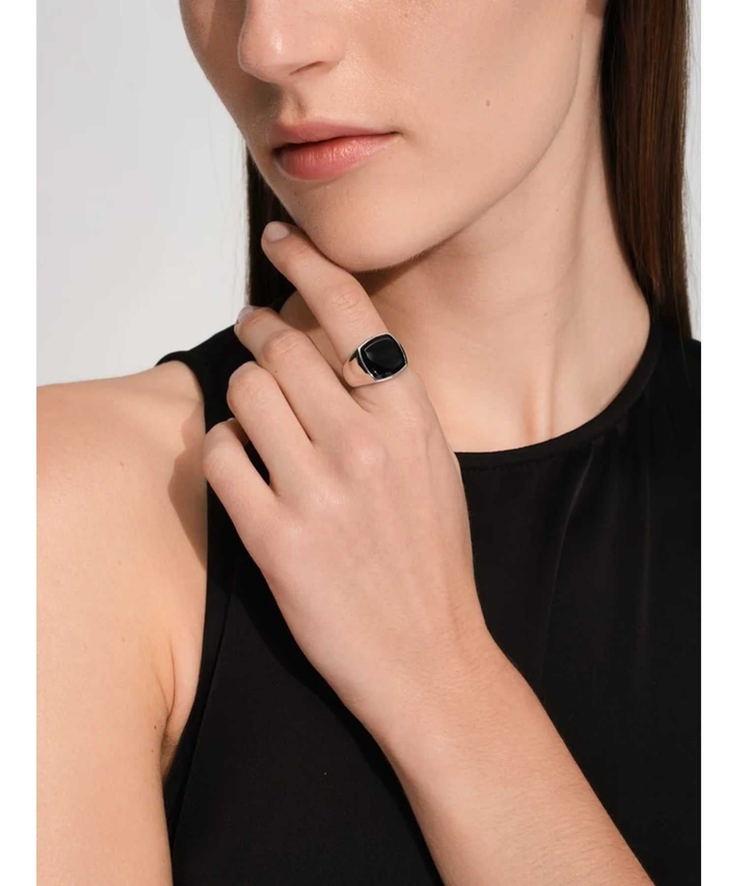 TOM WOOD(トムウッド)】 Cushion Polished Black Onyx リング｜PARIGOT