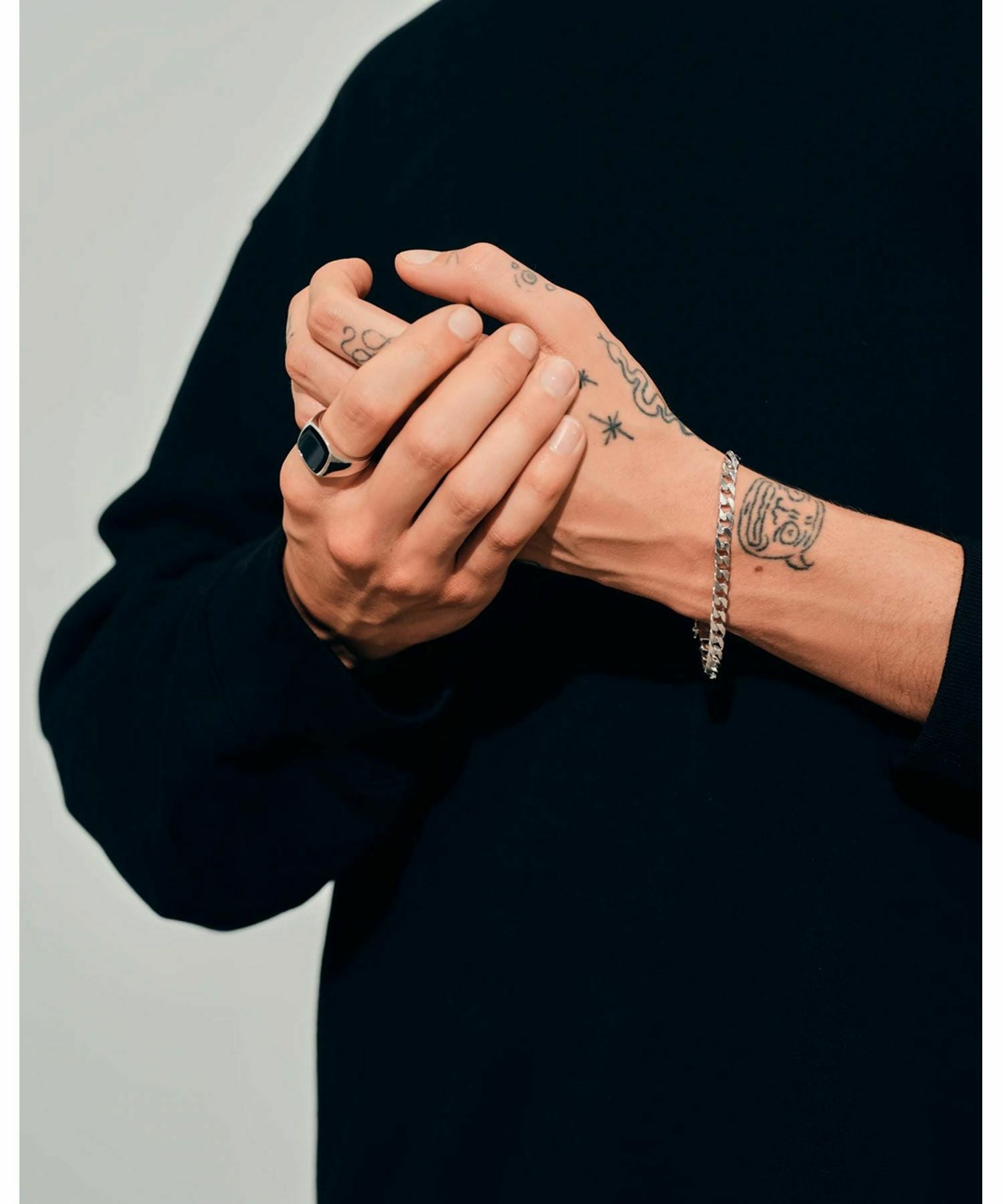 TOM WOOD(トムウッド)】 Cushion Polished Black Onyx リング|PARIGOT TOM WOOD(トムウッド)】 Cushion Polished Black Onyx リング|PARIGOT