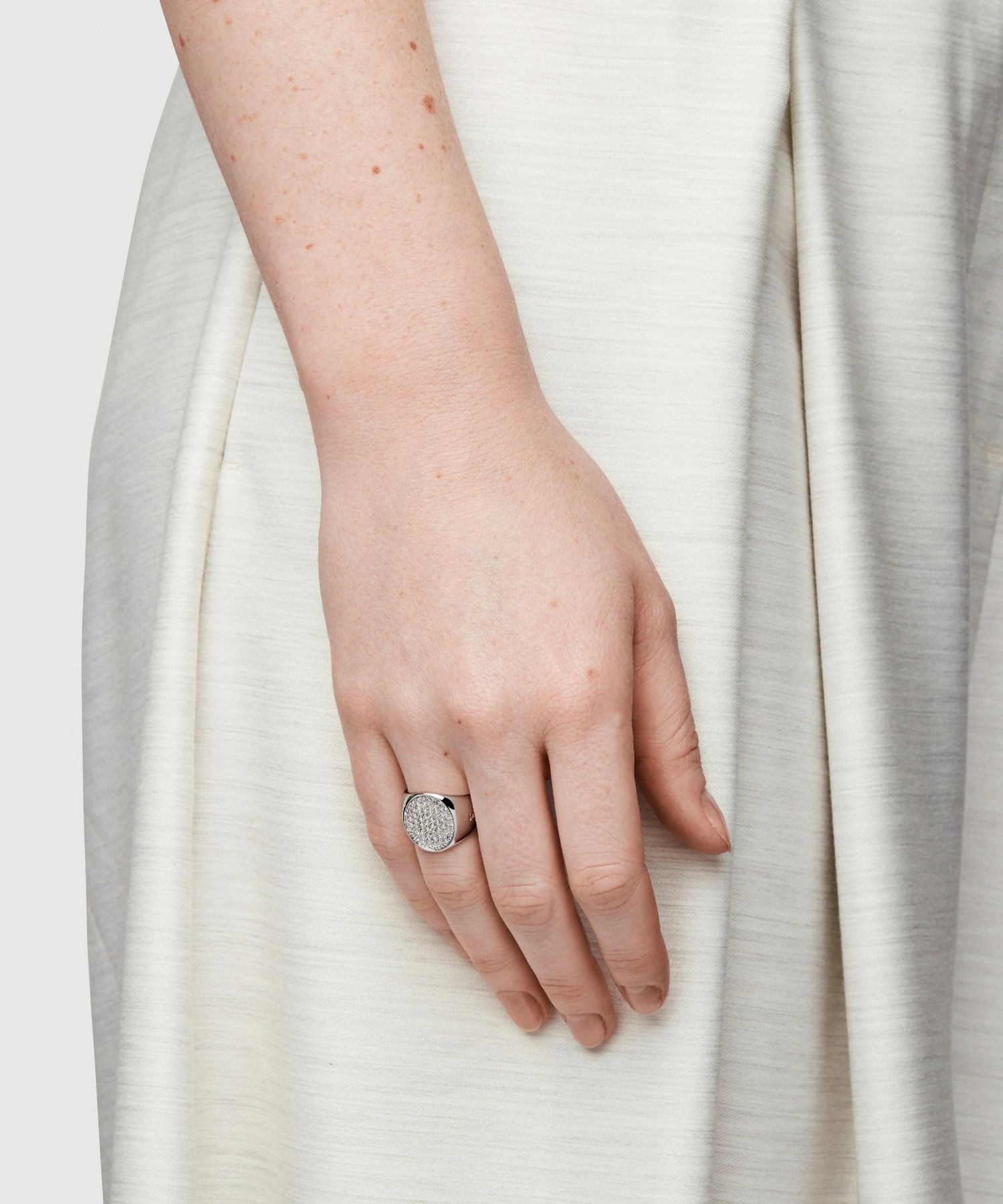 TOM WOOD(トムウッド)】 Pinkie Oval White Topaz リング｜PARIGOT