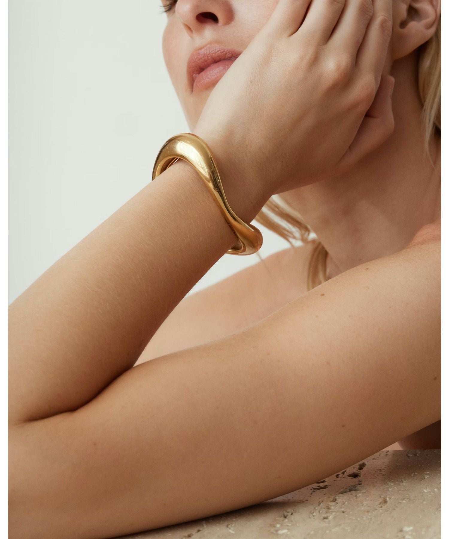 Charlotte Chesnais(シャルロットシェネ)】 BRACELET LIPS｜PARIGOT
