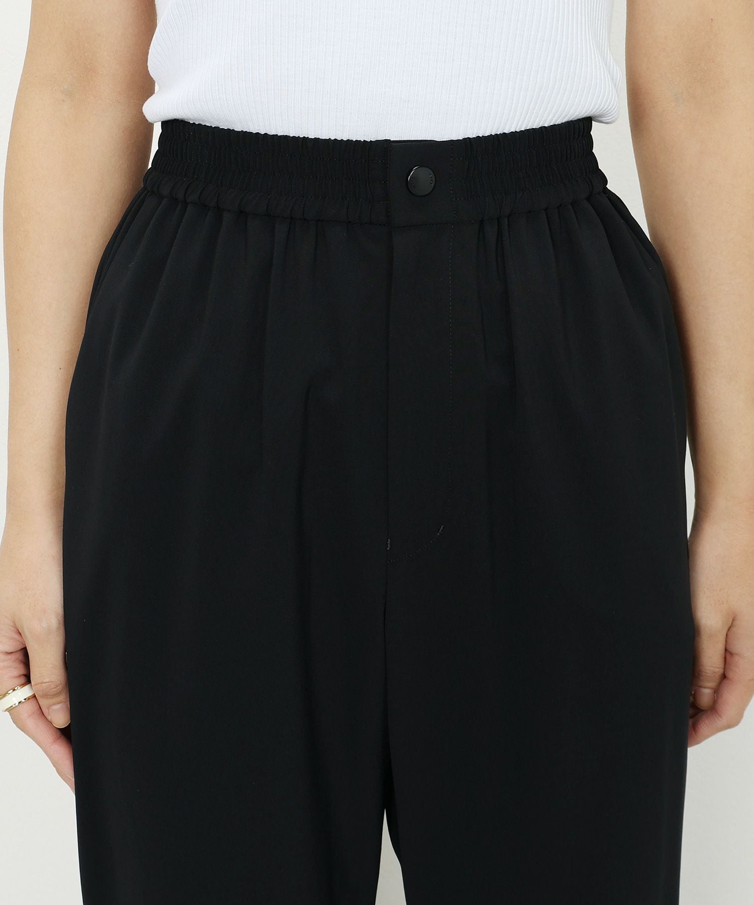 HYKE(ハイク)】 ≪Genderless≫ STRETCH TAPERED PANTS｜PARIGOT