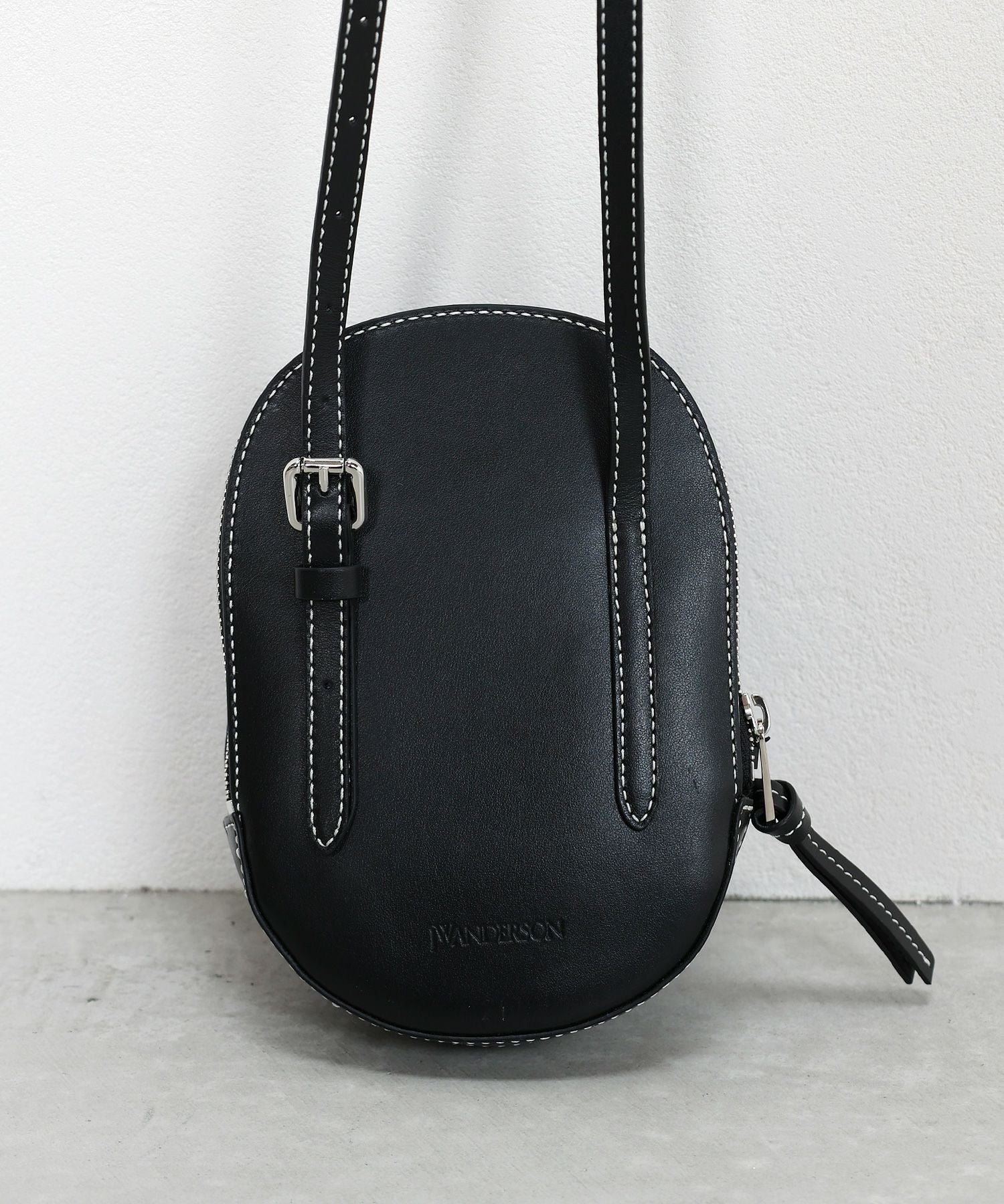 JW Anderson(ジェイダブリューアンダーソン)】 MEDIUM CAP BAG