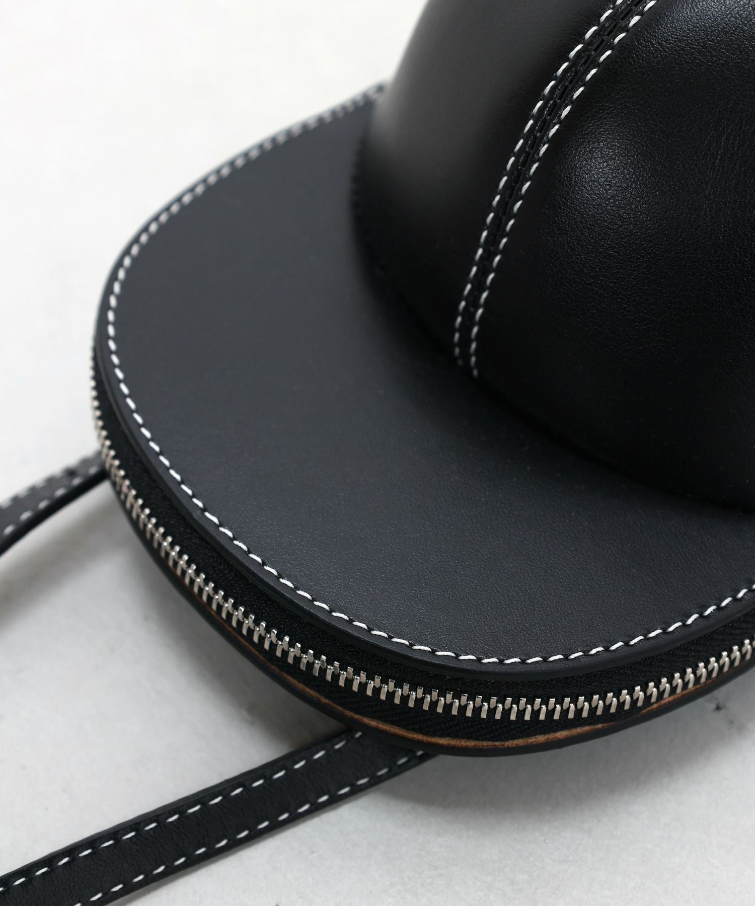 JW Anderson(ジェイダブリューアンダーソン)】 MEDIUM CAP BAG