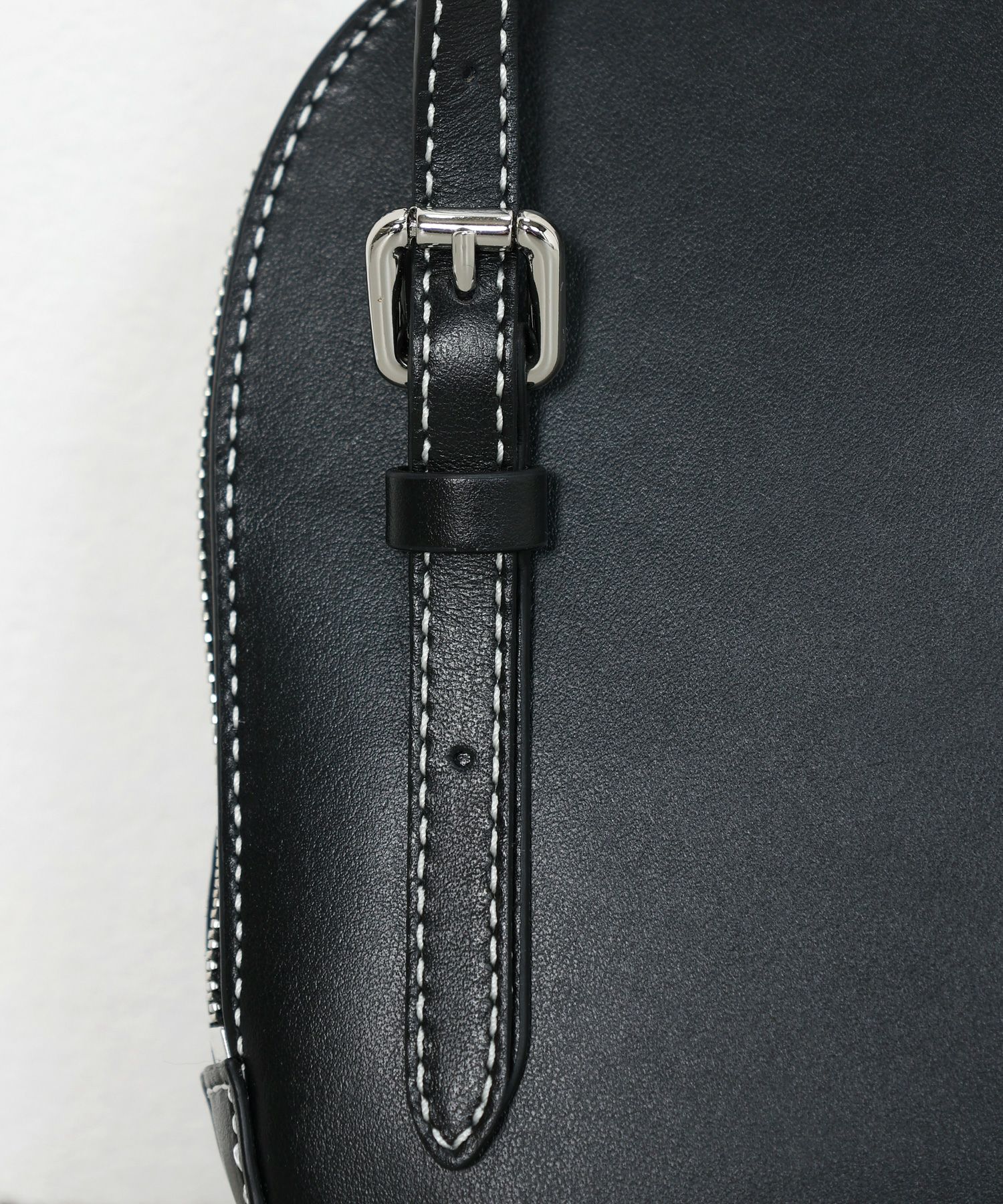 JW Anderson(ジェイダブリューアンダーソン)】 MEDIUM CAP BAG
