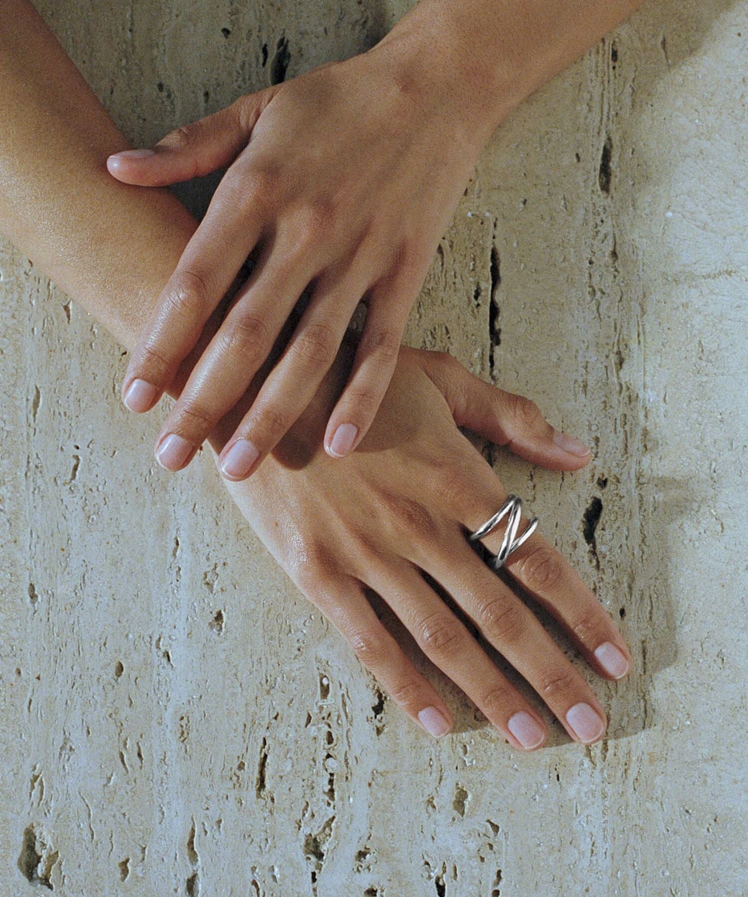 Charlotte Chesnais(シャルロットシェネ)】 BAGUE TRIPLET｜PARIGOT