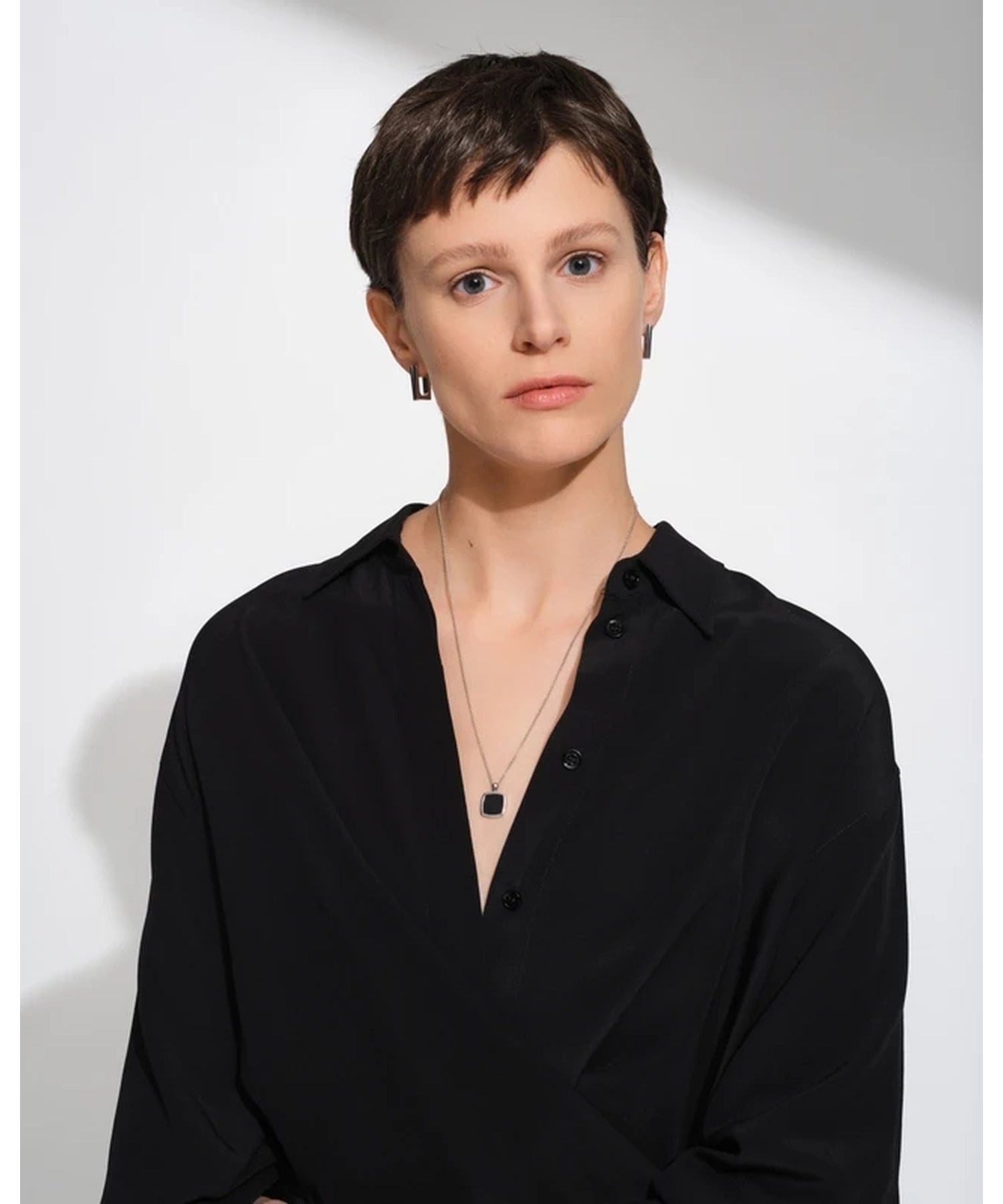 TOM WOOD(トムウッド)】 Cushion Pendant Onyx ネックレス｜PARIGOT