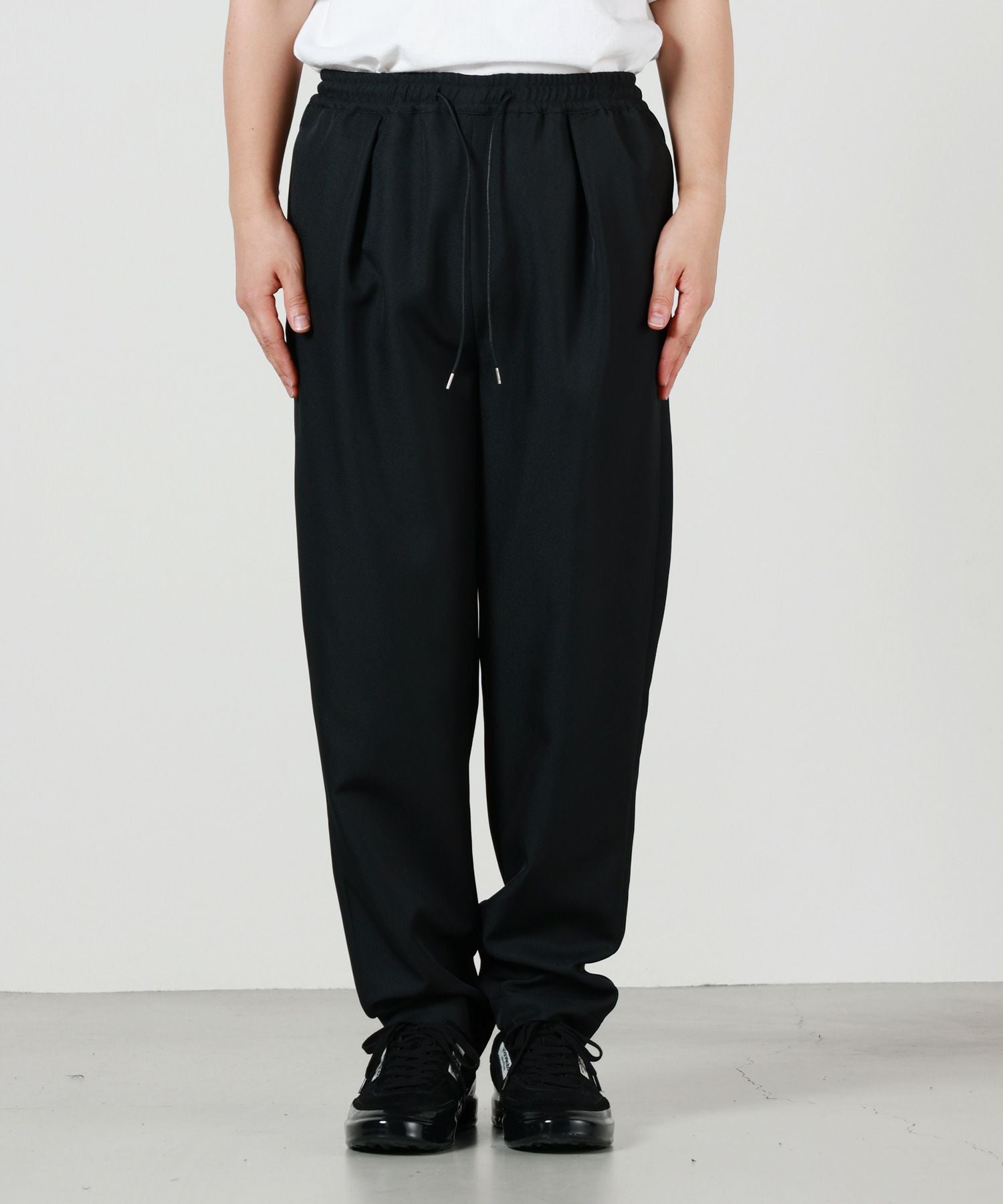 yoshio kubo(ヨシオクボ)】 TWILL TUCK PANTS｜PARIGOT ONLINE（パリゴ