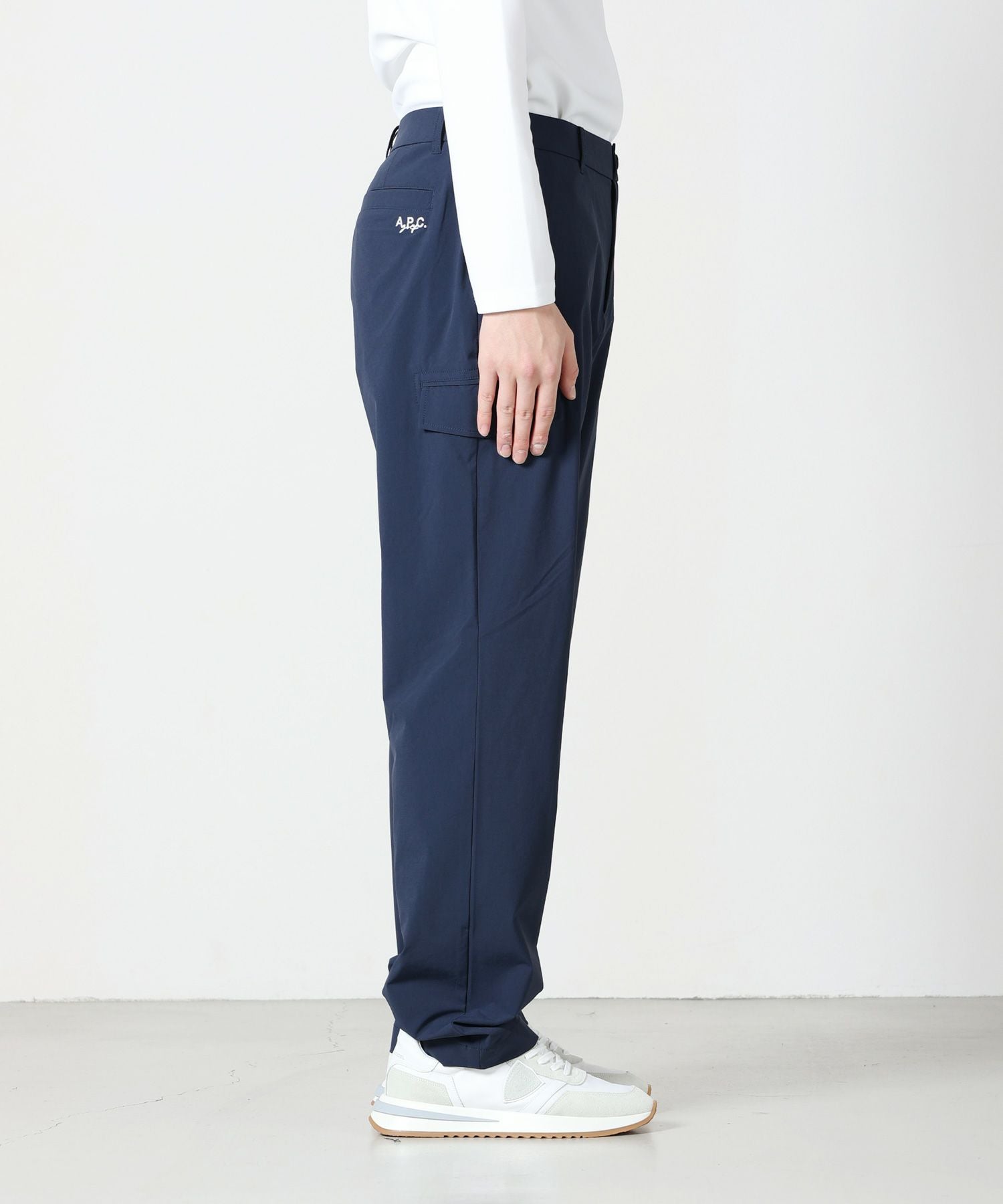 A.P.C. ネイビー ゴルフカーゴパンツM〜Lサイズ　美品 A.P.C. GOLF(アーペーセーゴルフ)】 ルーズフィットカーゴパンツ