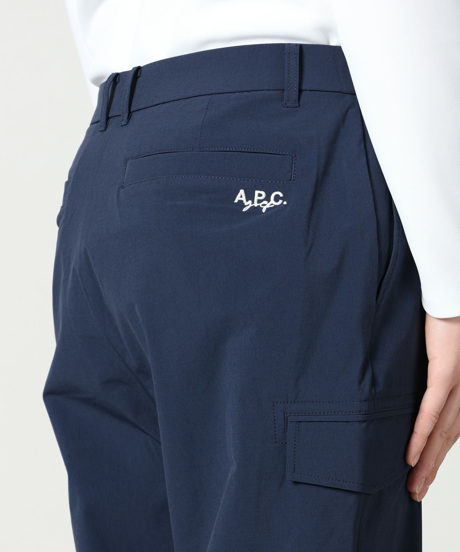 A.P.C. ネイビー ゴルフカーゴパンツM〜Lサイズ　美品 A.P.C. GOLF(アーペーセーゴルフ)】 ルーズフィットカーゴパンツ