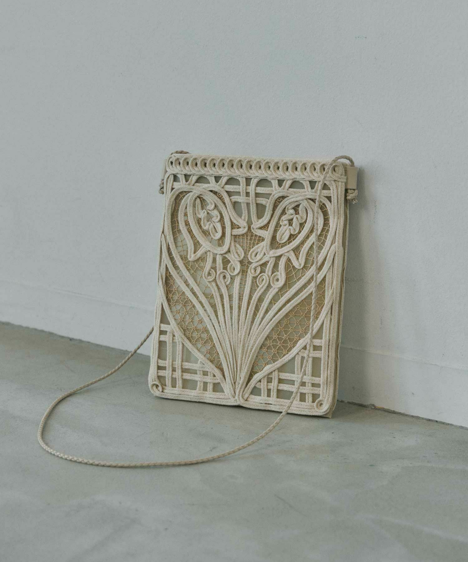バッグ mame / Cording Embroidery Pouch / beige Mame Kurogouchi(マメ クロゴウチ)】 Cording Embroidery Pouch With