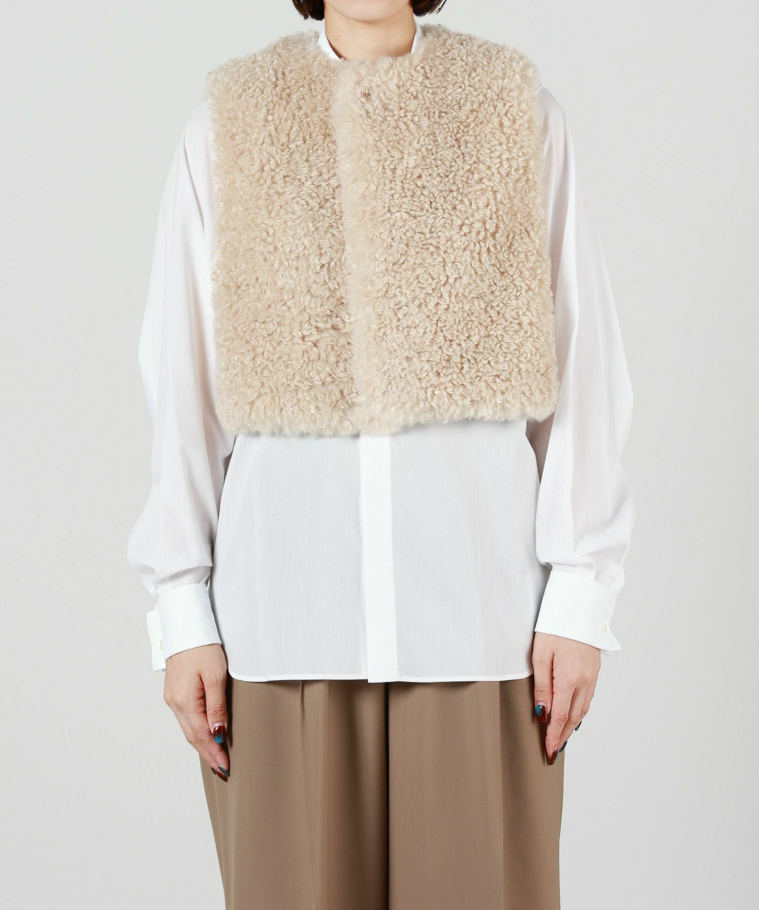 HYKE(ハイク)】 FAUX SHEARLING CROPPED VEST｜PARIGOT ONLINE（パリゴ