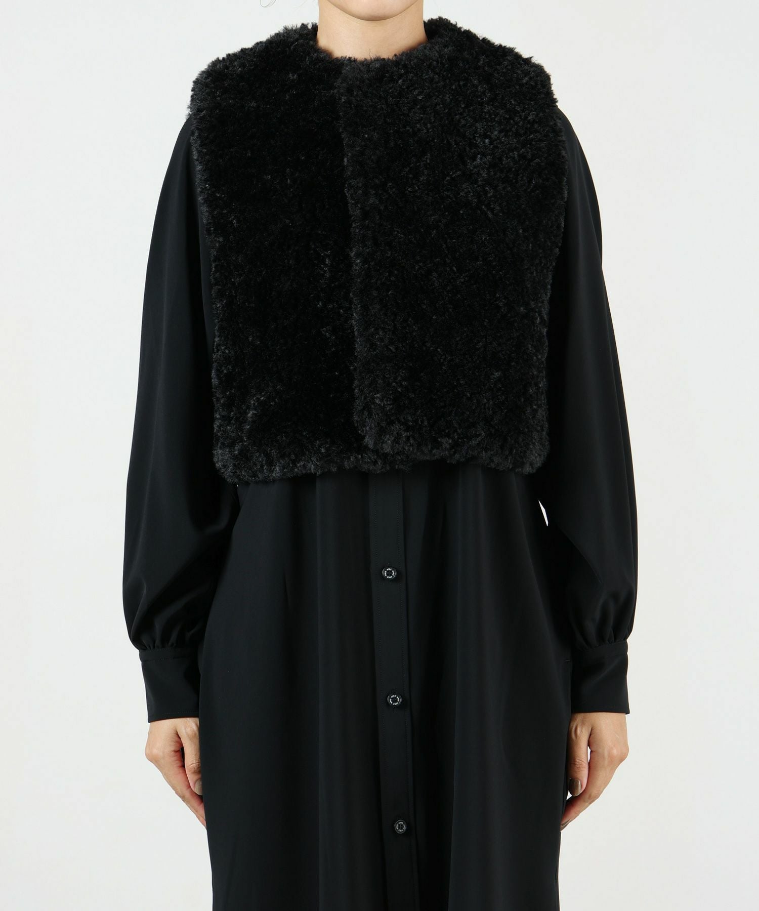 HYKE(ハイク)】 FAUX SHEARLING CROPPED VEST｜PARIGOT ONLINE（パリゴ