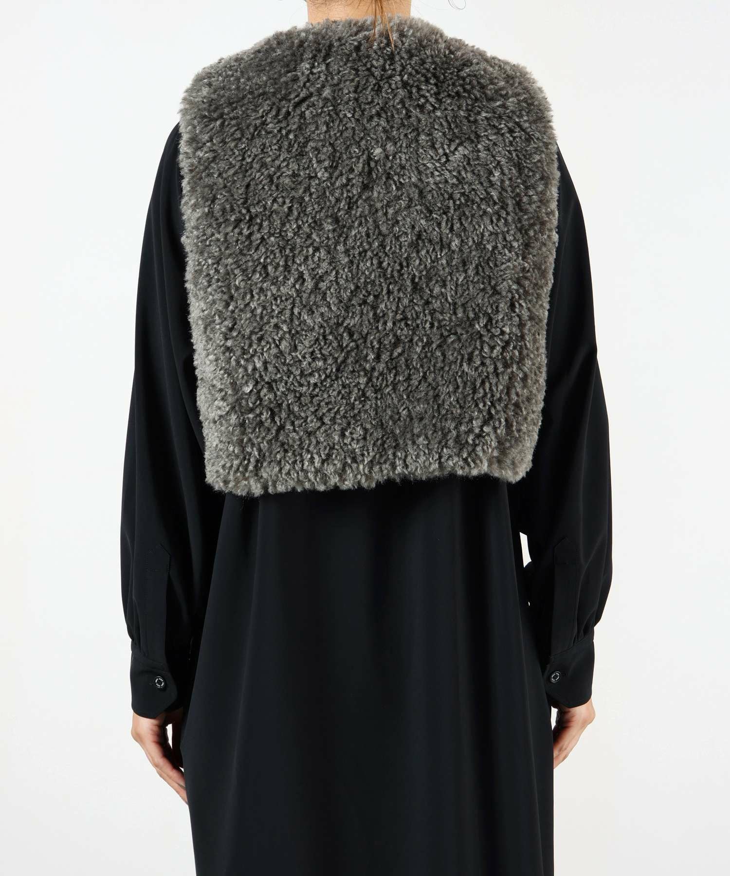 HYKE(ハイク)】 FAUX SHEARLING CROPPED VEST｜PARIGOT ONLINE（パリゴ