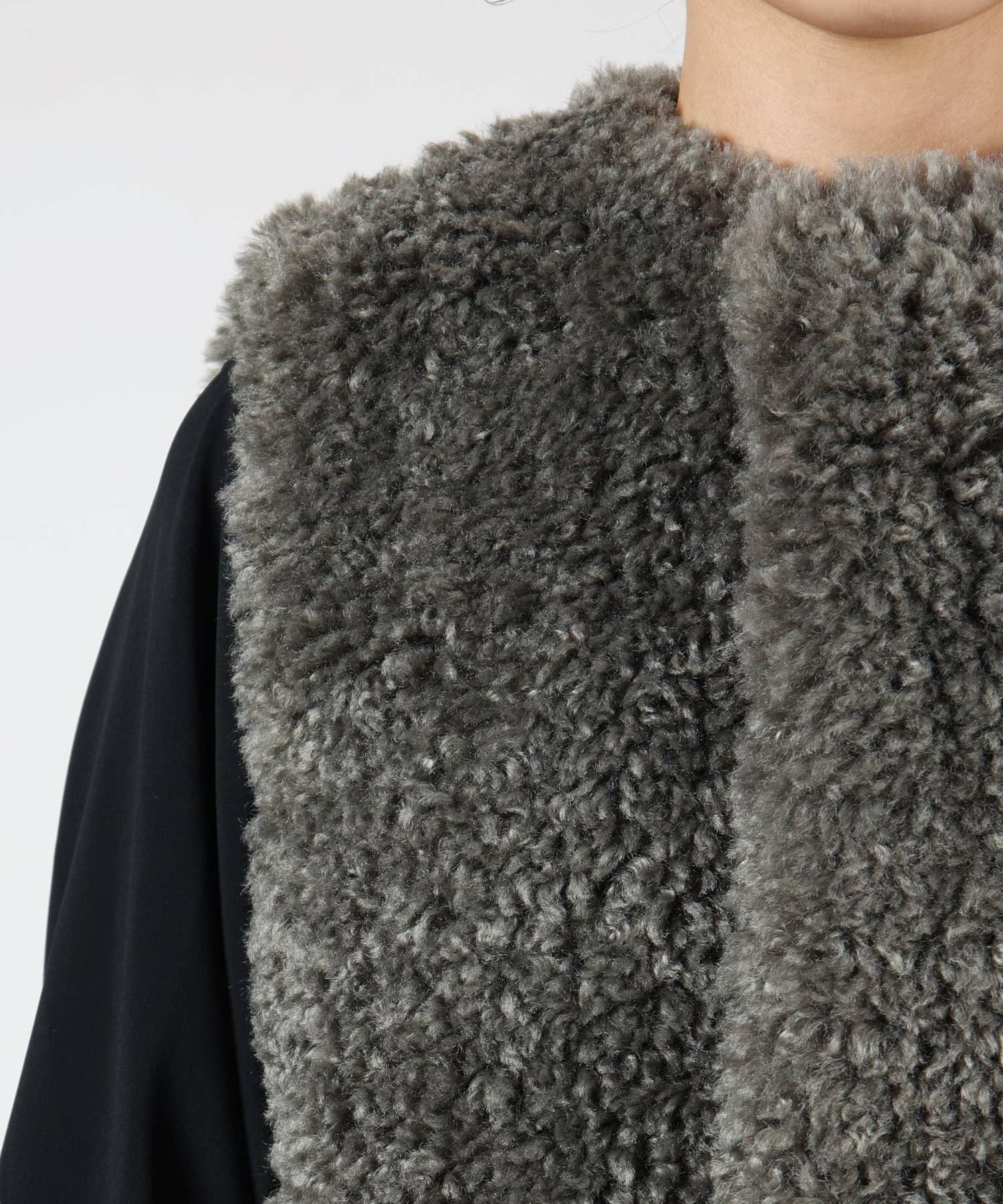 HYKE(ハイク)】 FAUX SHEARLING CROPPED VEST|PARIGOT ONLINE(パリゴ HYKE(ハイク)】 FAUX SHEARLING CROPPED VEST|PARIGOT ONLINE(パリゴ