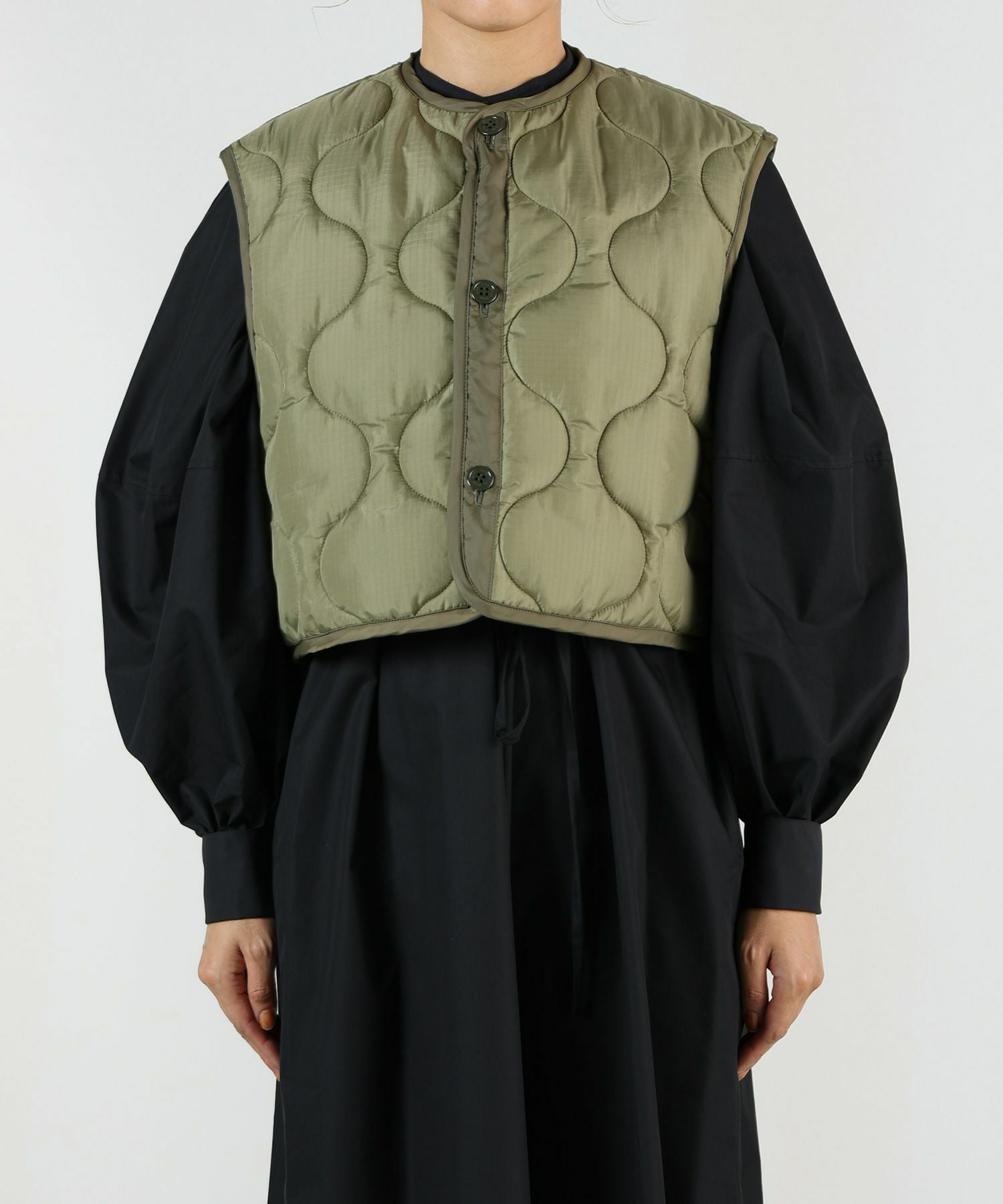 HYKE ハイクキルティングベスト ブラック HYKE（ハイク） 23AW QUILTED CROPPED VEST キルティングクロップド
