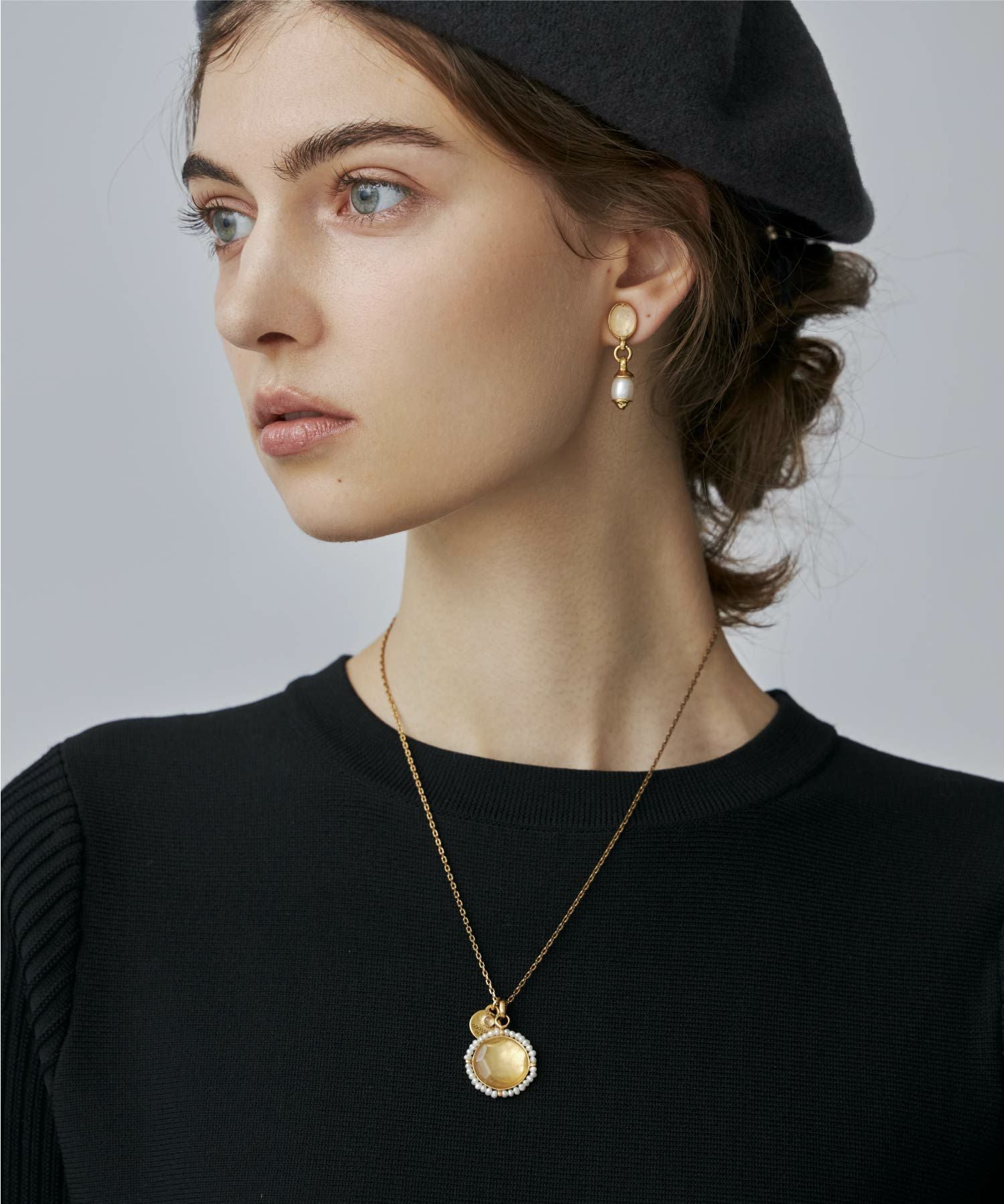 GOOSSENS Paris(ゴッサンスパリ)】 Talismancrystal and pearls charm