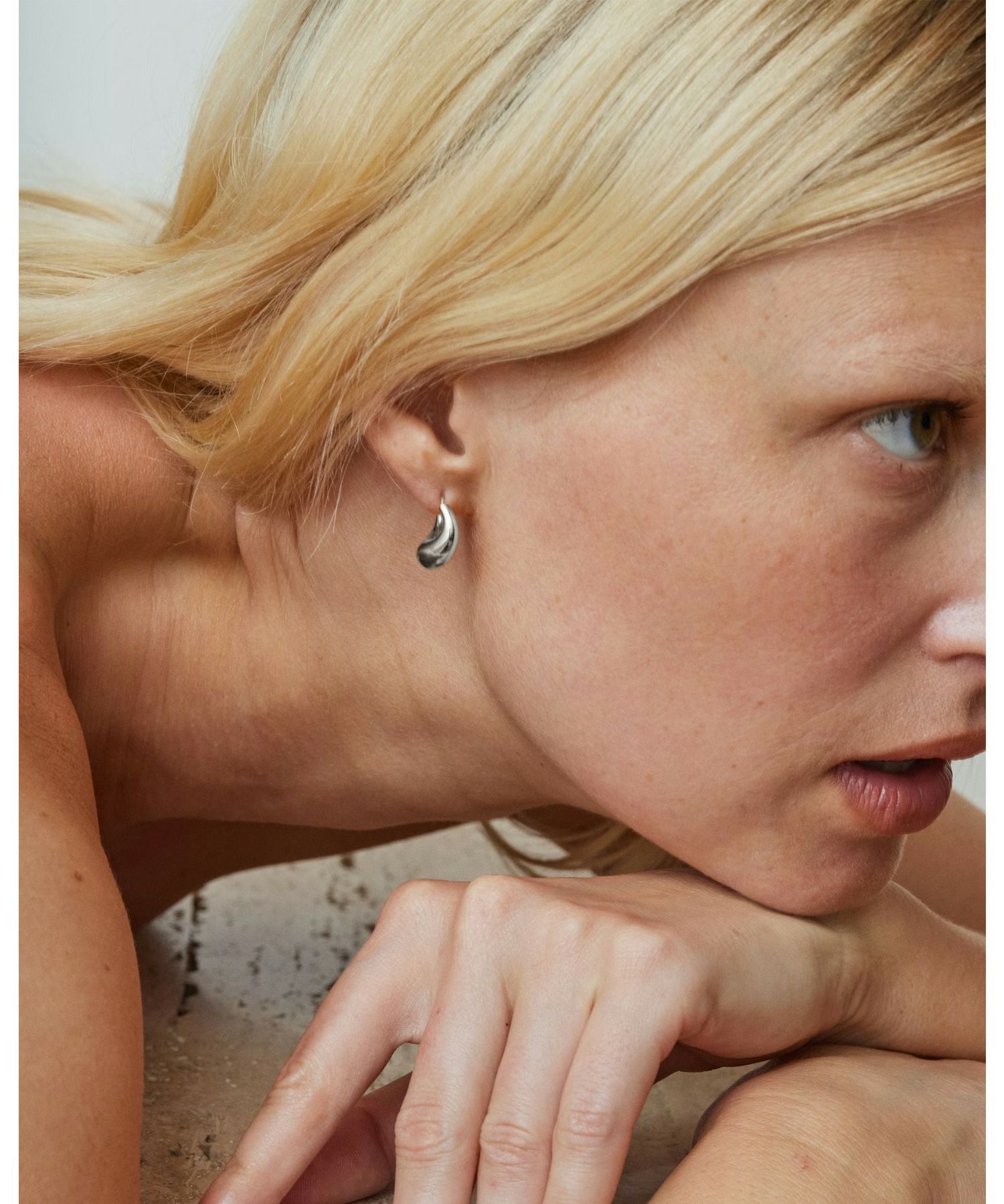 Charlotte Chesnais(シャルロットシェネ)】 Lips Earrings｜PARIGOT