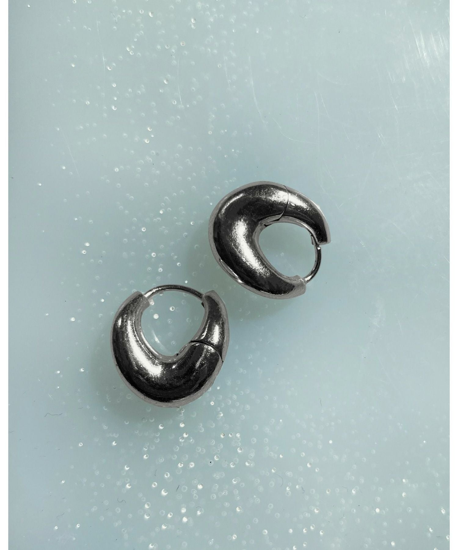 Charlotte Chesnais(シャルロットシェネ)】 Lips Earrings｜PARIGOT