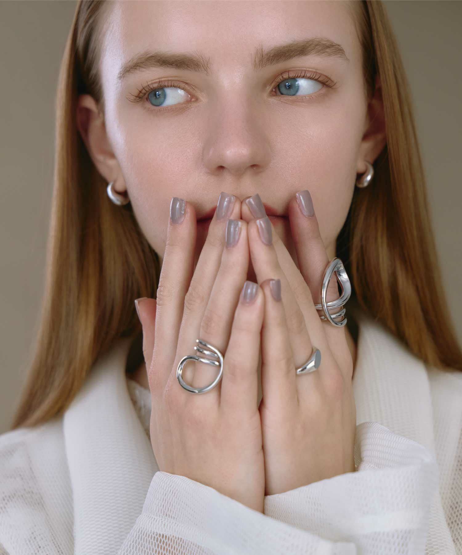 Charlotte Chesnais(シャルロットシェネ)】 Lips Earrings｜PARIGOT