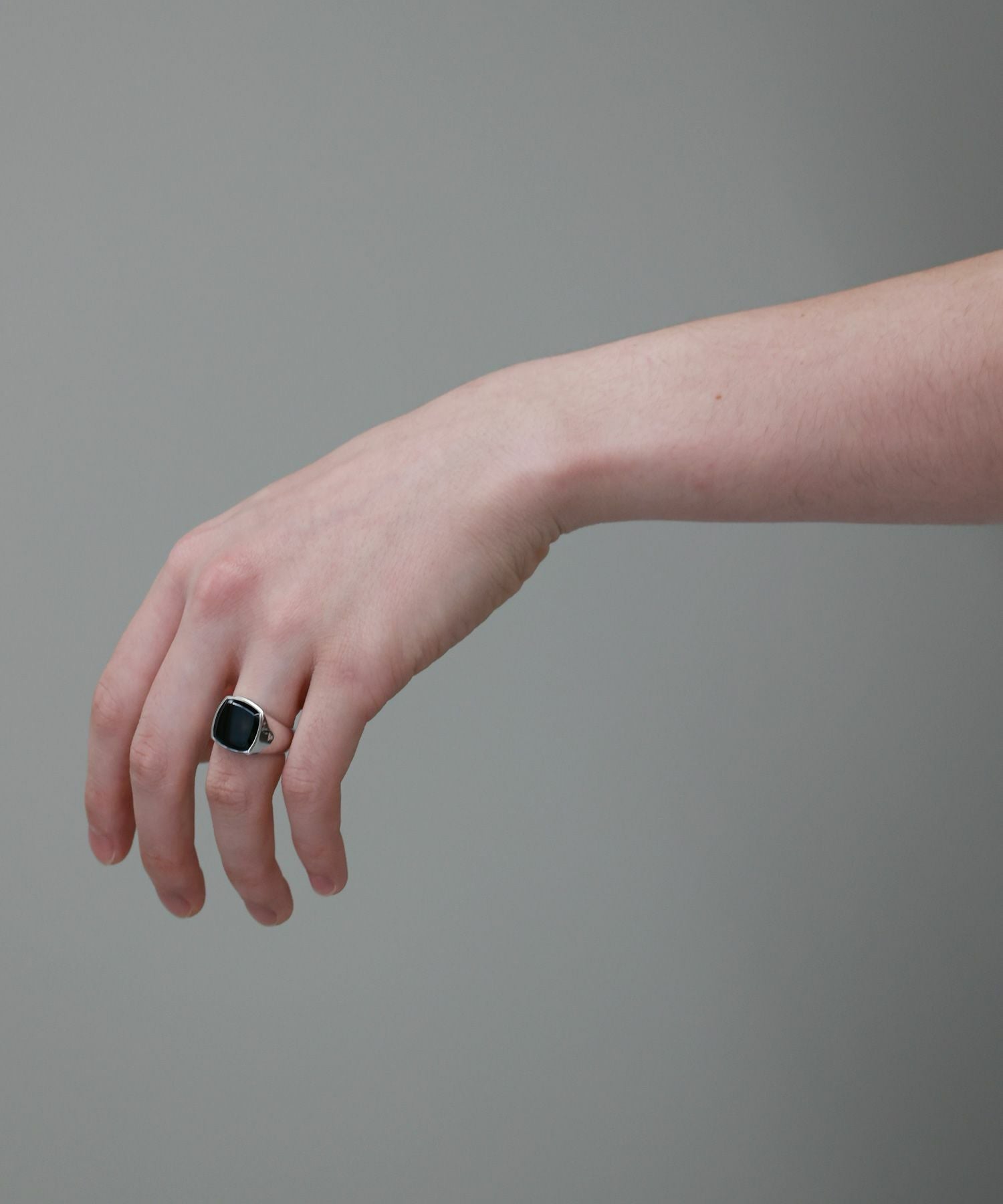 TOM WOOD(トムウッド)】 Cushion Black Onyx リング｜PARIGOT ONLINE