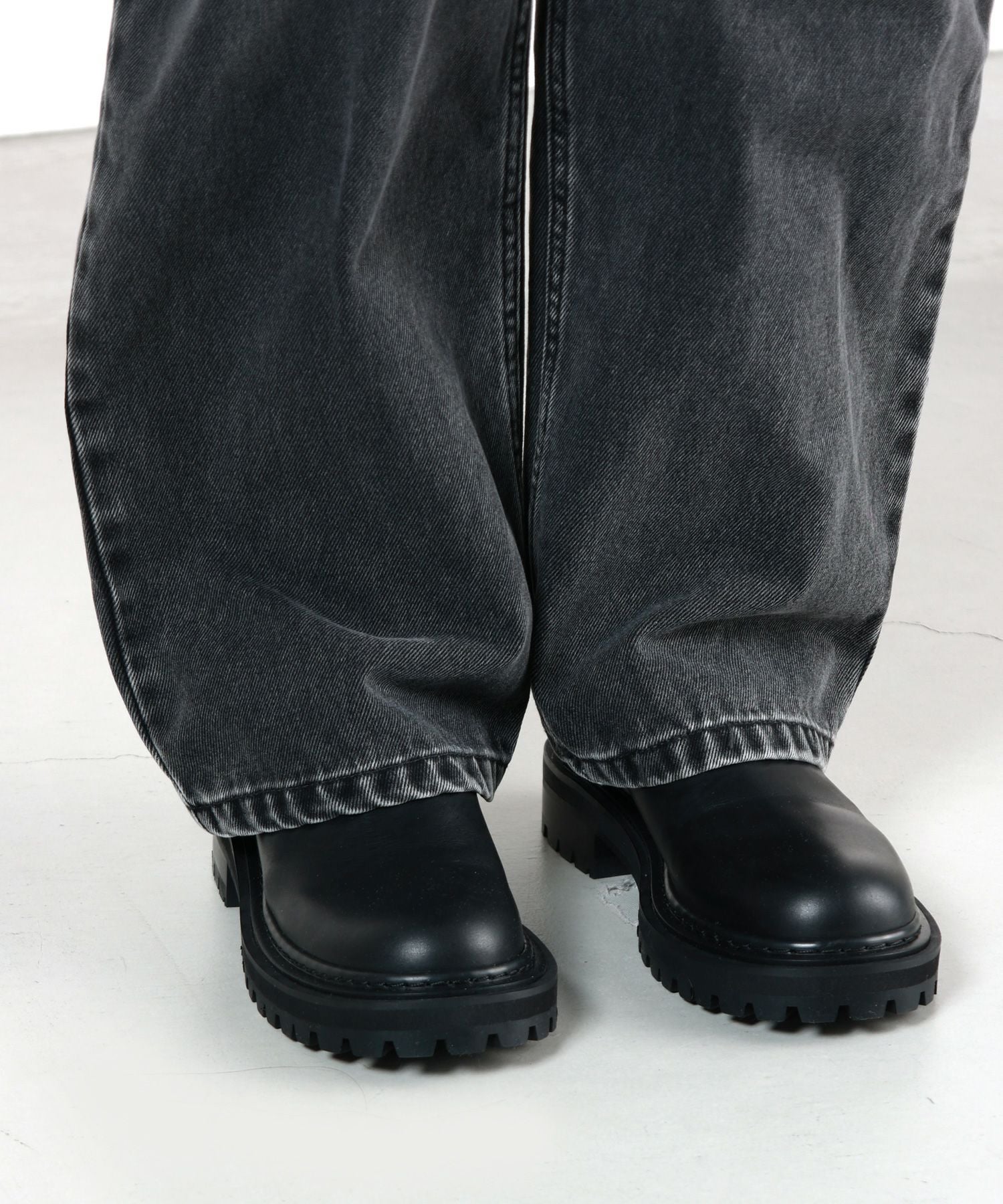 Maison Margiela(メゾンマルジェラ)】CUT-OUT JEANS｜PARIGOT ONLINE