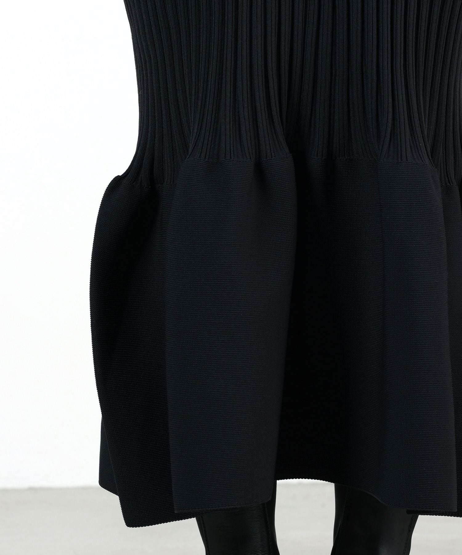 CFCL(シーエフシーエル)】 FLUTED SLEEVELESS MERMAID DRESS｜PARIGOT