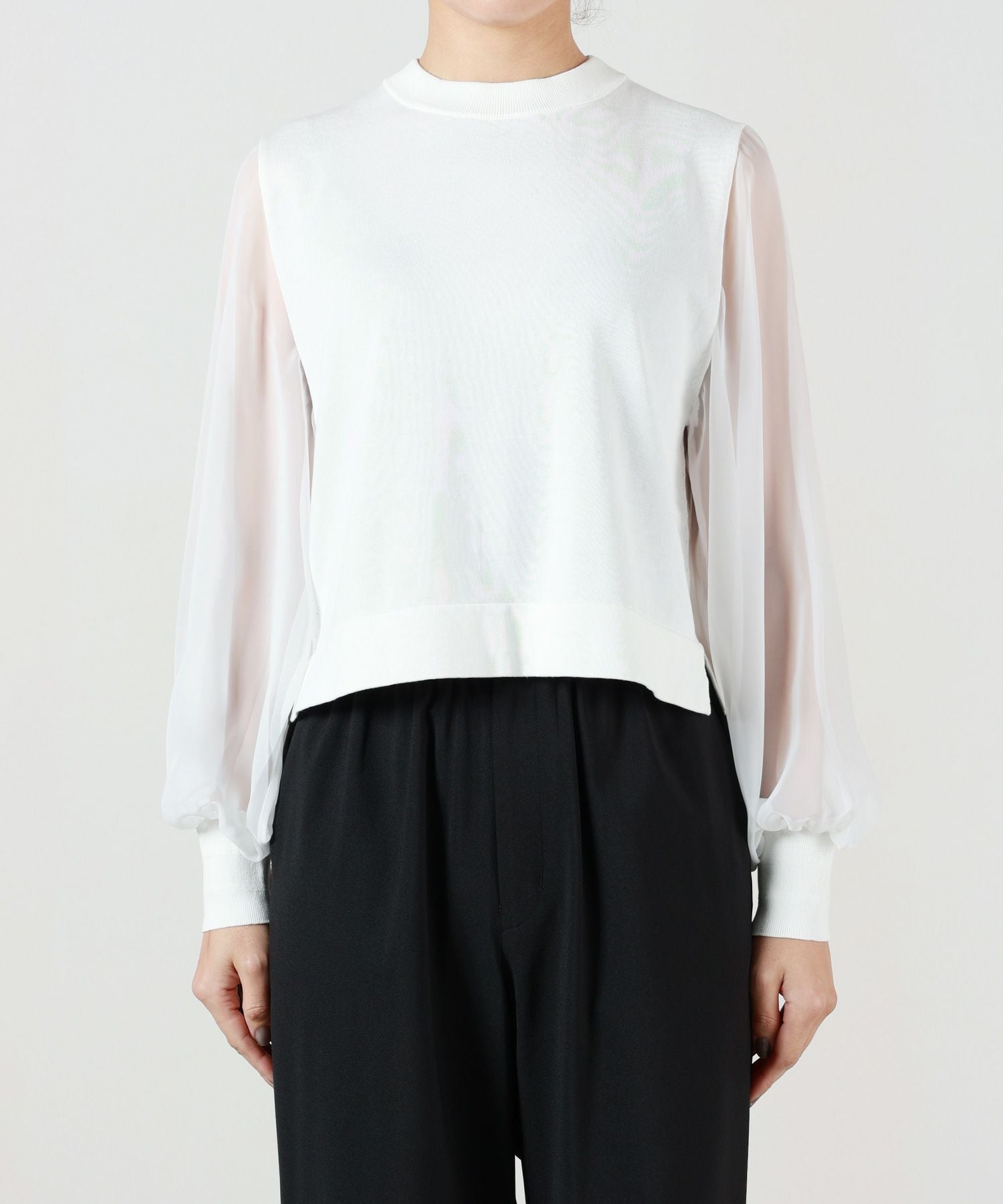 HYKE(ハイク)】 CREW NECK CROPPED SWEATER WITH SHEER SLEEVES