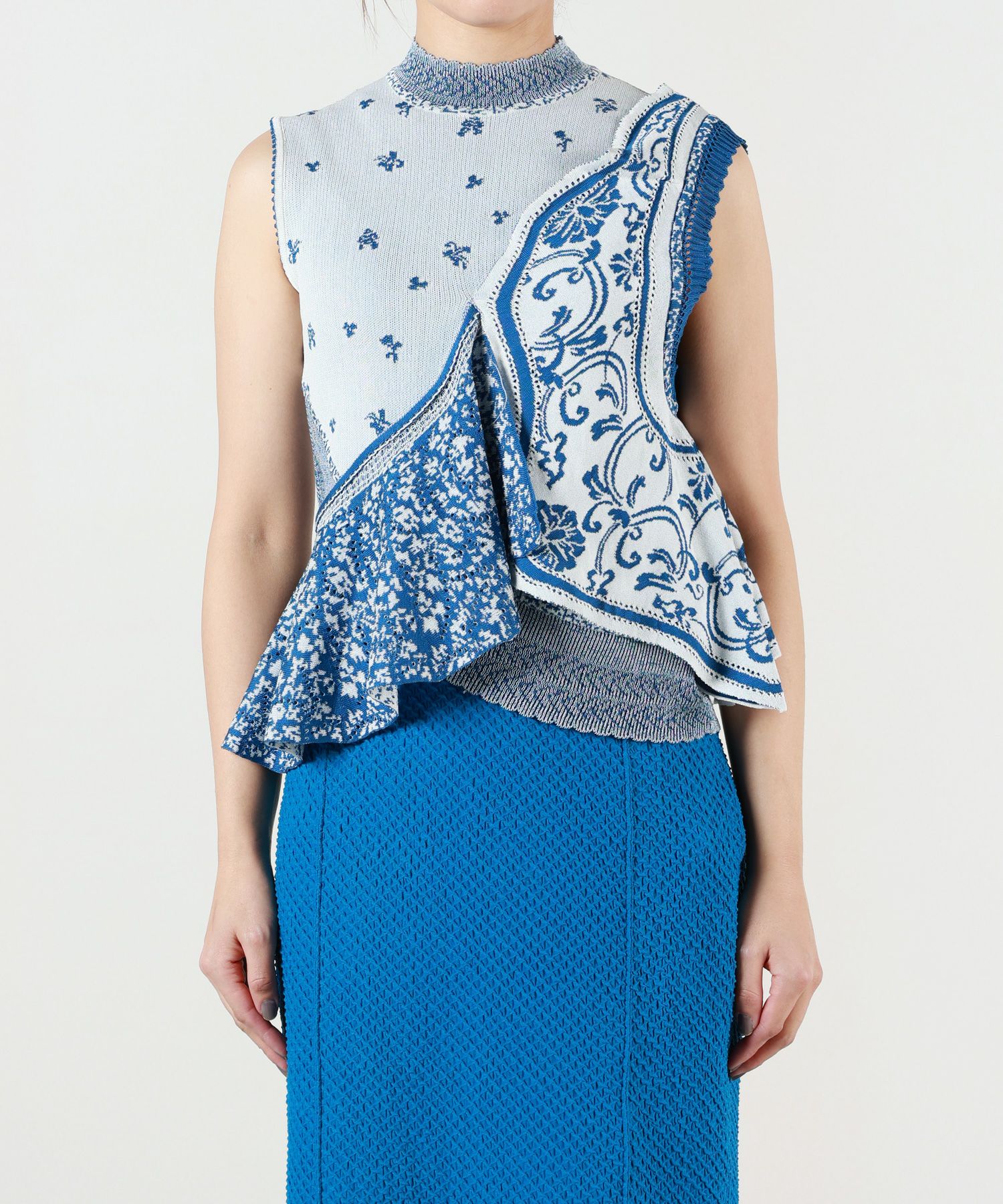 Mame Kurogouchi(マメ クロゴウチ)】 Asymmetric Pattern Knitted Top