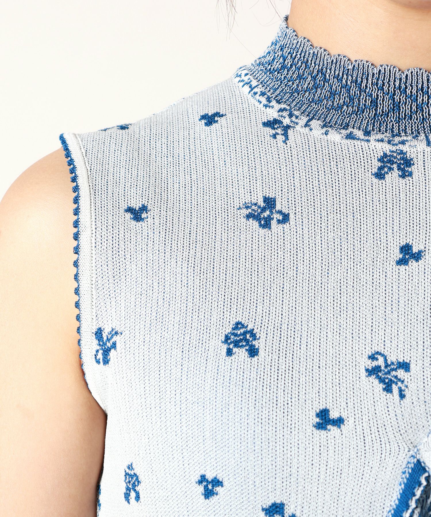 Mame Kurogouchi(マメ クロゴウチ)】 Asymmetric Pattern Knitted Top