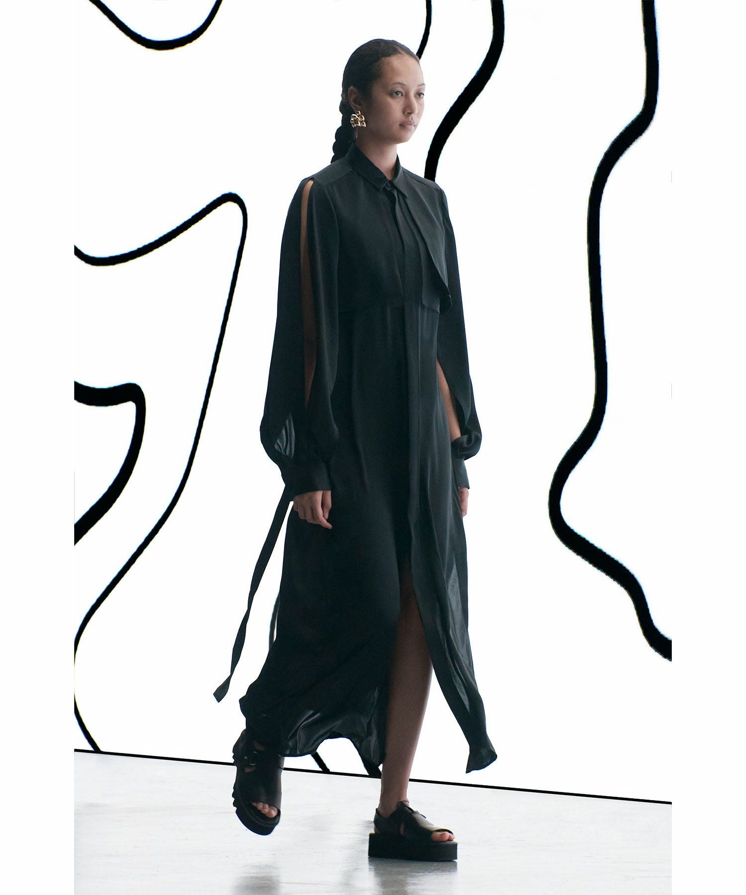 HYKE(ハイク)】 SATIN DRESS｜PARIGOT ONLINE（パリゴオンライン）